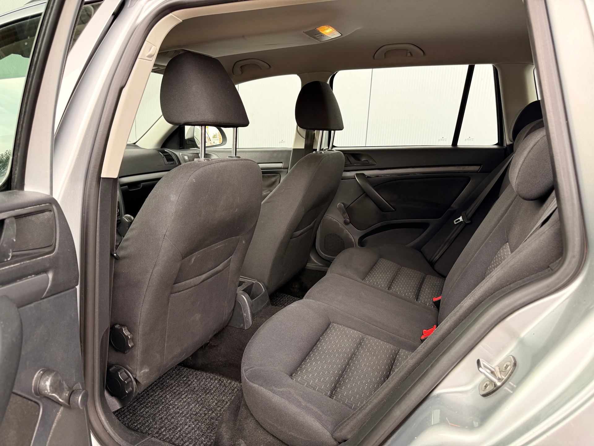 SKODA Octavia Combi 1.4 TSI Classic-image-13