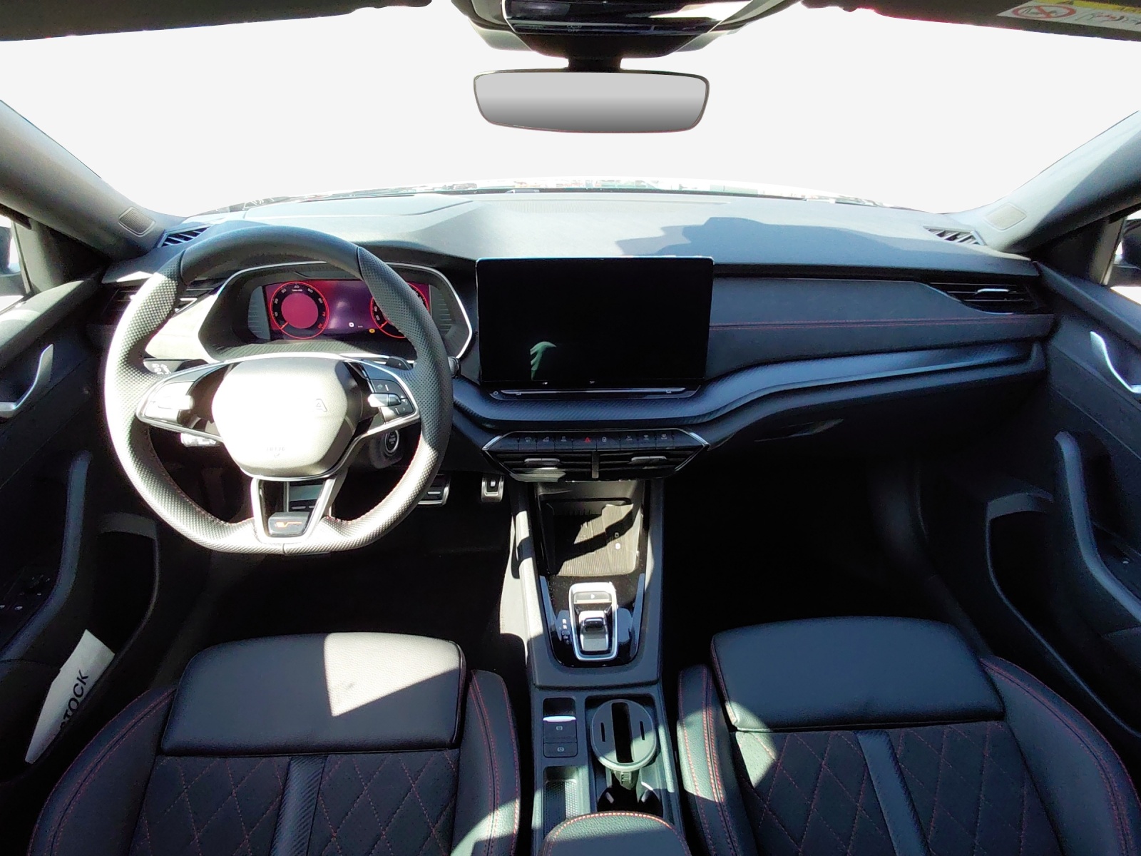 SKODA Octavia Combi 2.0 TSI DSG RS 30 Years Edition-image-8