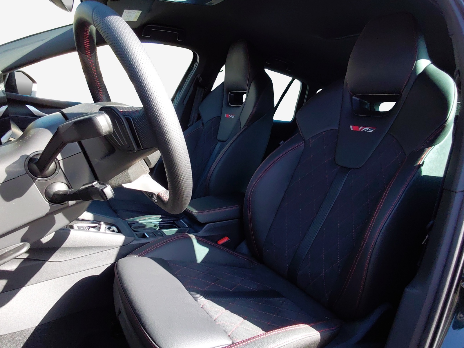 SKODA Octavia Combi 2.0 TSI DSG RS 30 Years Edition-image-7