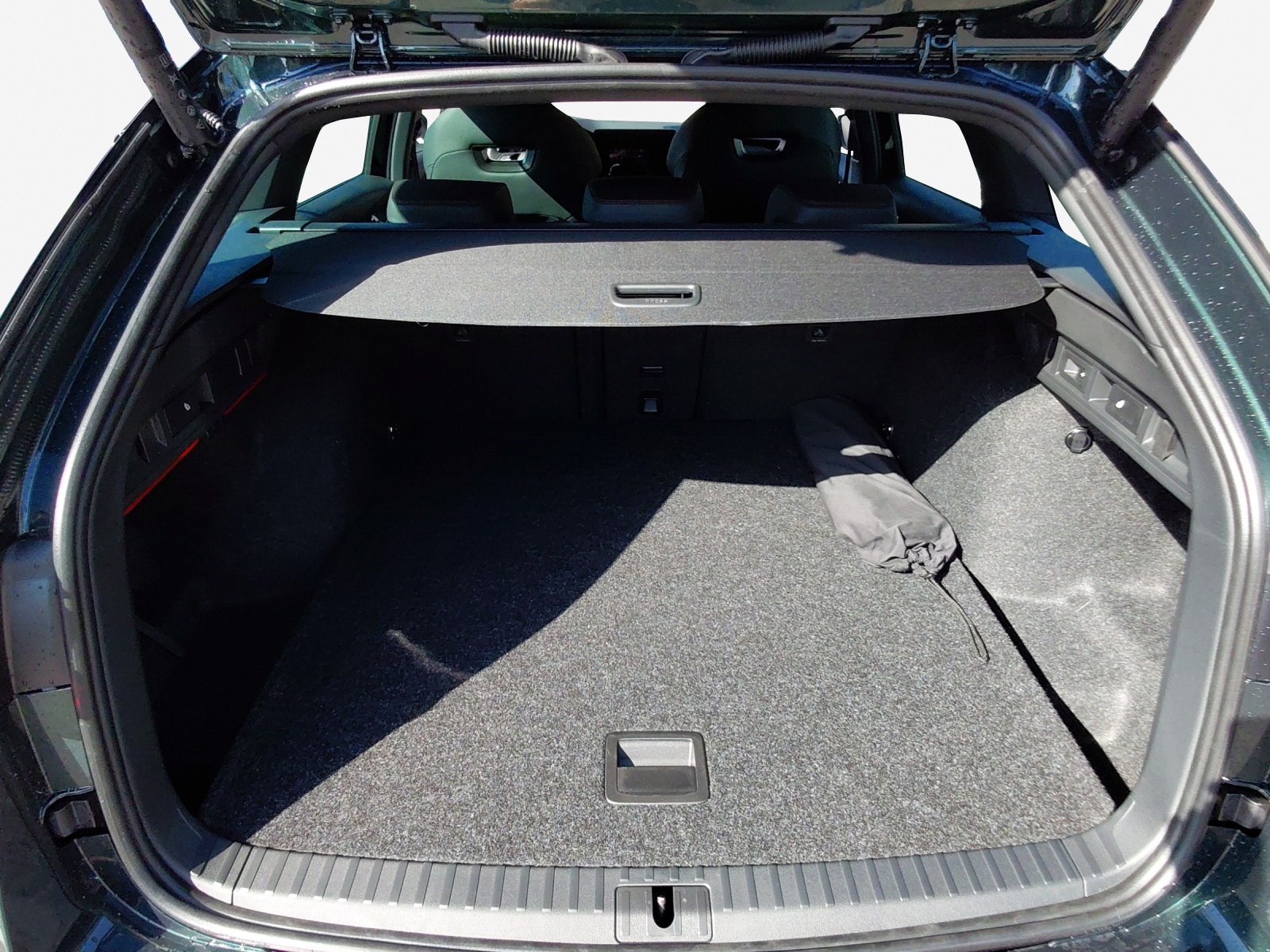 SKODA Octavia Combi 2.0 TSI DSG RS 30 Years Edition-image-12