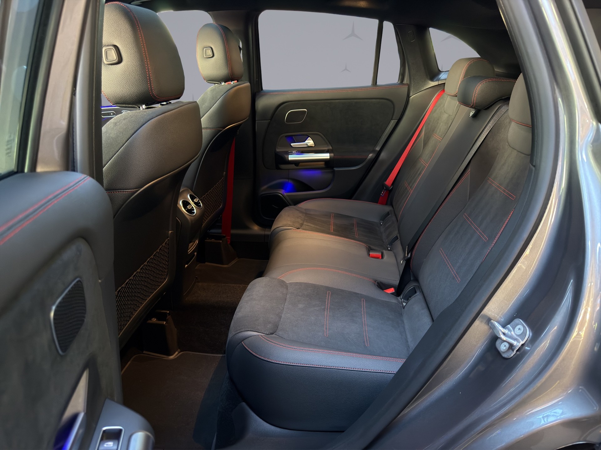 MERCEDES-BENZ GLA-Klasse H247 GLA 45 S AMG 4matic+-image-9