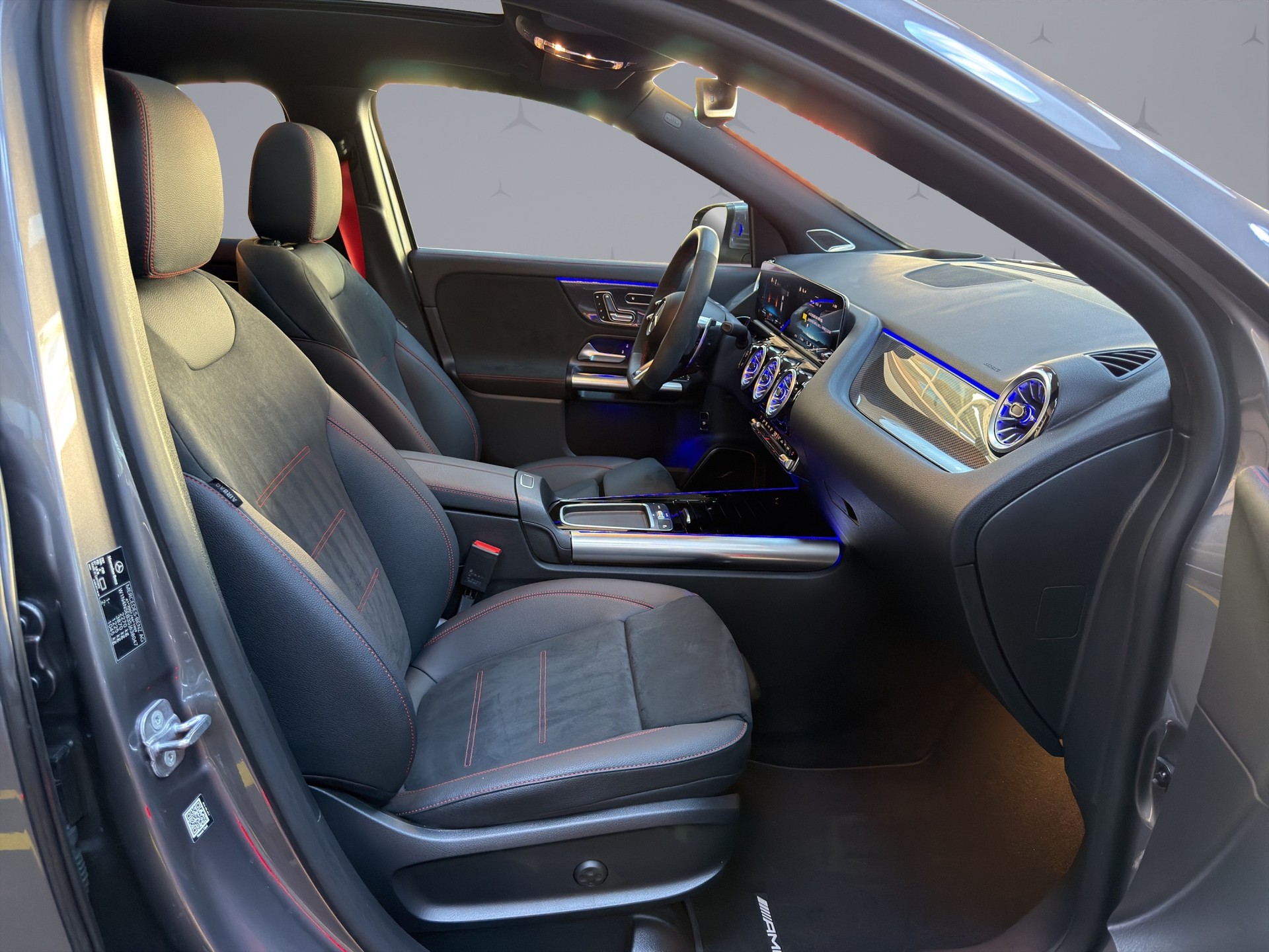MERCEDES-BENZ GLA-Klasse H247 GLA 45 S AMG 4matic+-image-18