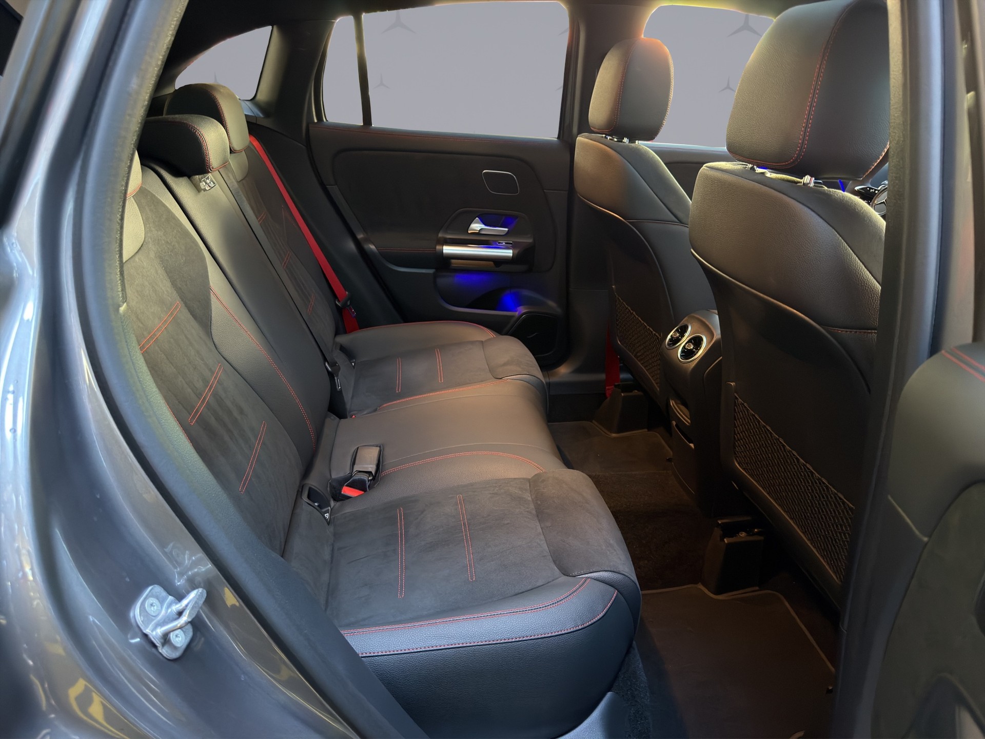 MERCEDES-BENZ GLA-Klasse H247 GLA 45 S AMG 4matic+-image-13