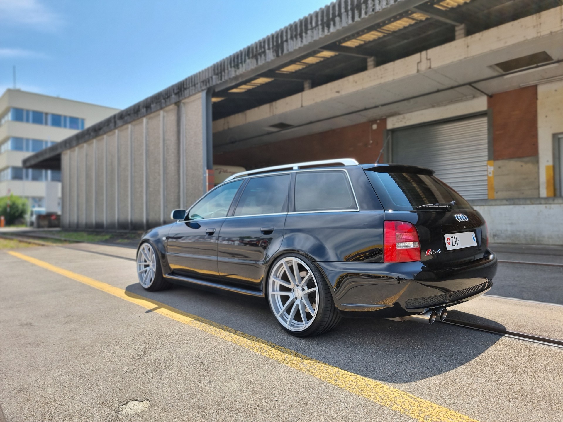 AUDI RS4 2.7 V6 Biturbo quattro-image-1
