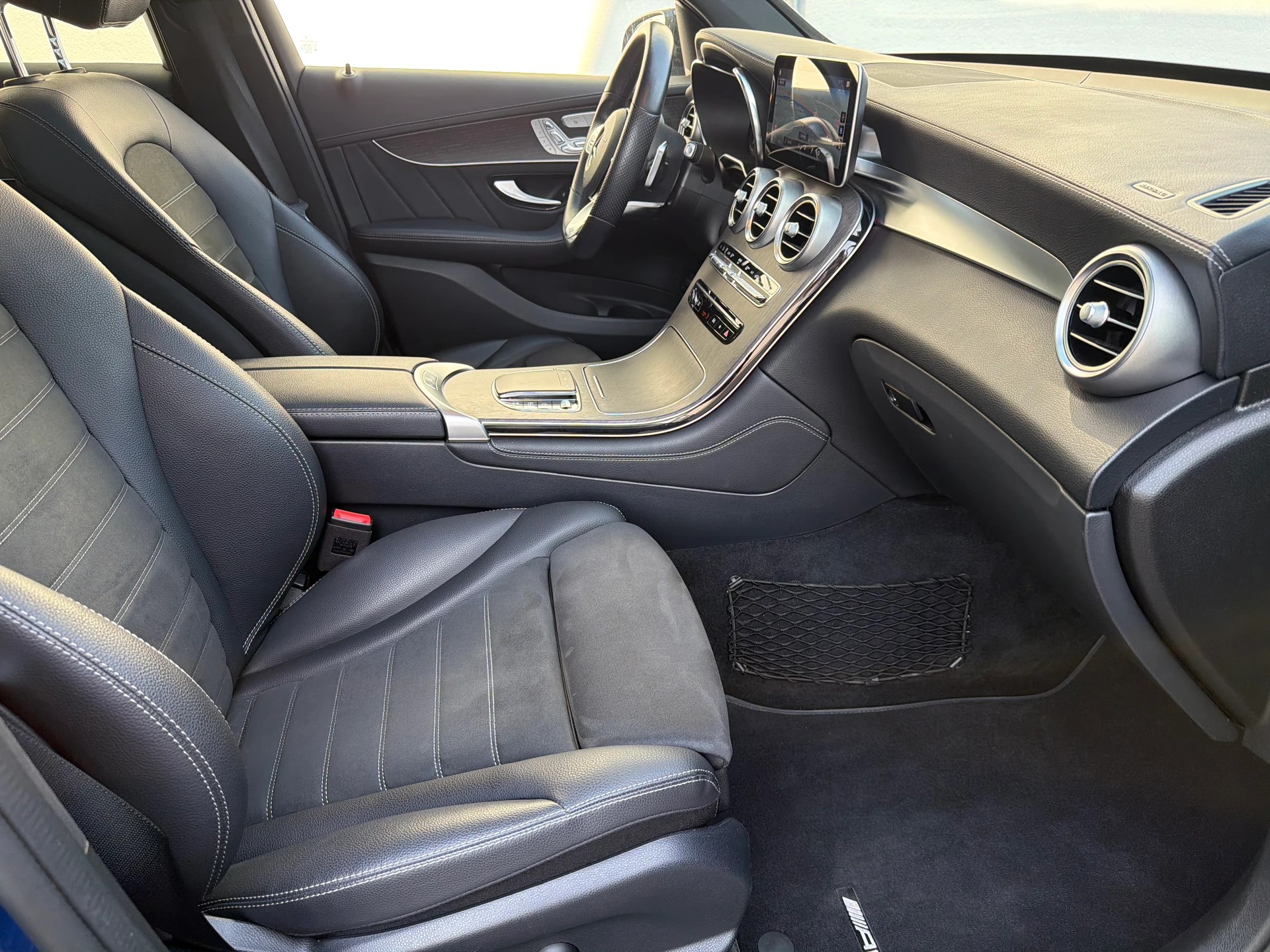 MERCEDES-BENZ GLC 300 d AMG Line 4Matic 9G-Tronic-image-15