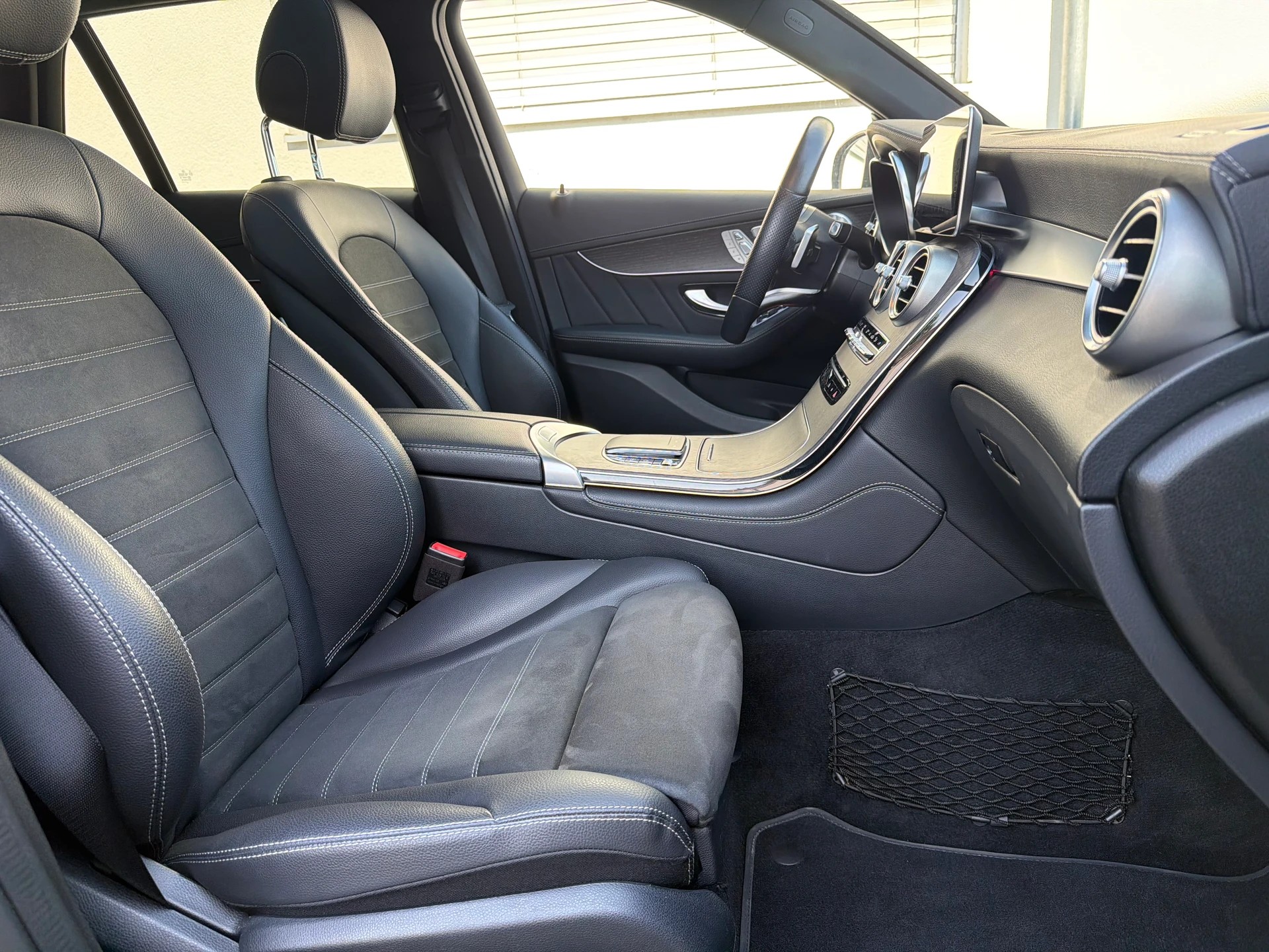 MERCEDES-BENZ GLC 300 d AMG Line 4Matic 9G-Tronic-image-16