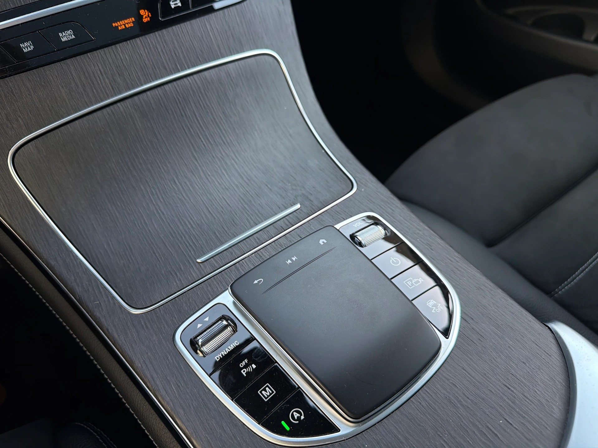 MERCEDES-BENZ GLC 300 d AMG Line 4Matic 9G-Tronic-image-28
