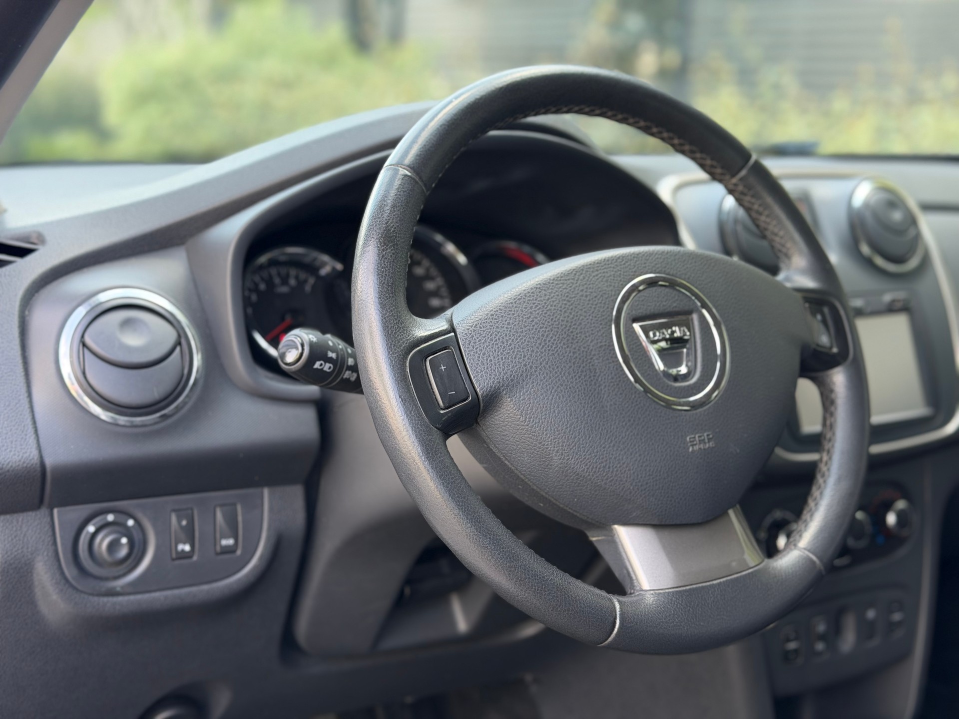 DACIA Sandero Tce 90 Lauréate Automatic-image-11