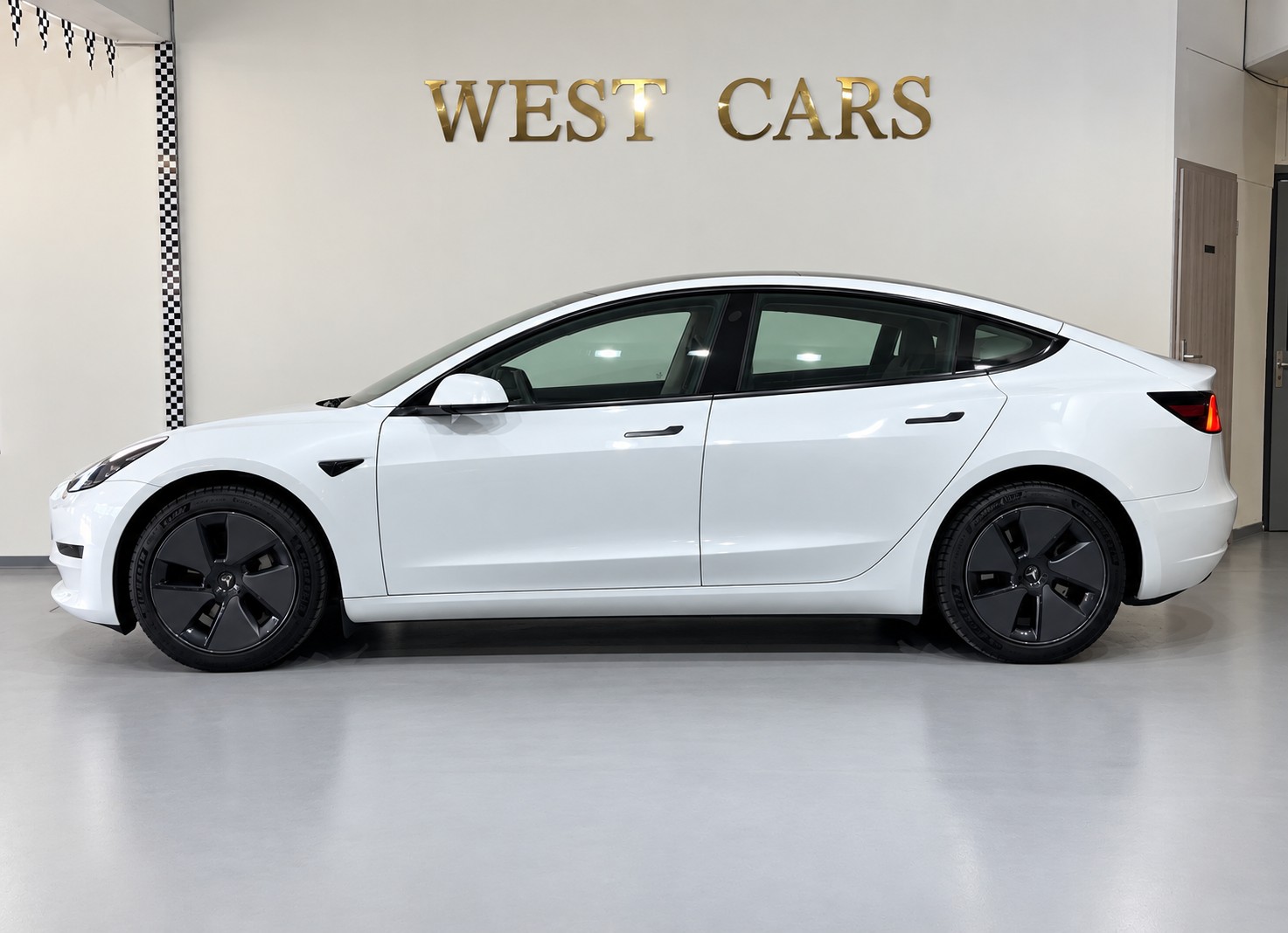 TESLA Model 3-image-1