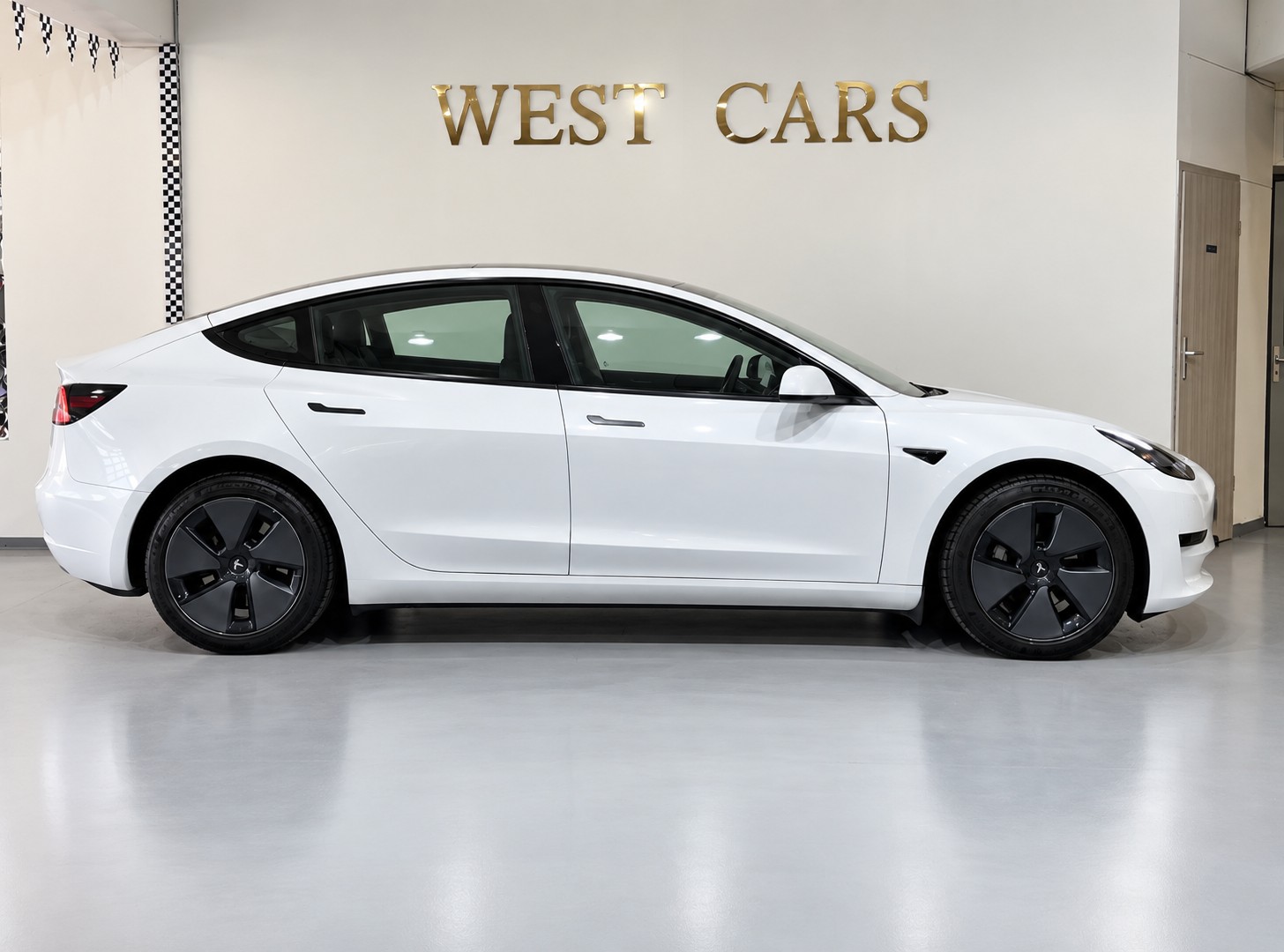 TESLA Model 3-image-2