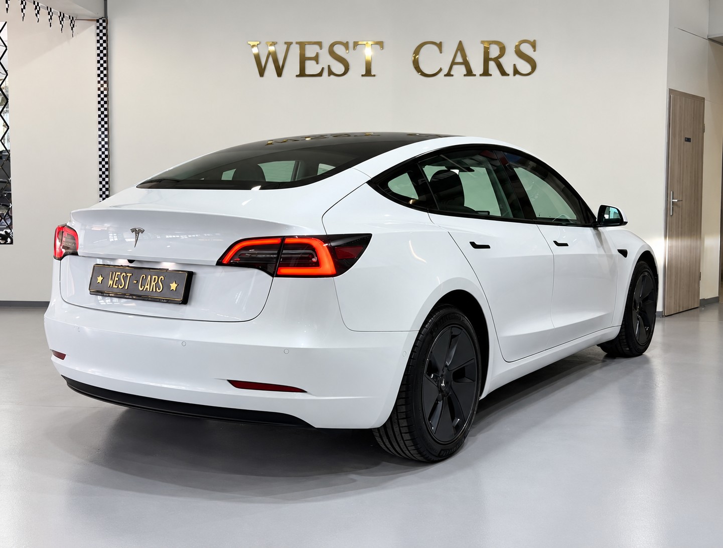 TESLA Model 3-image-3