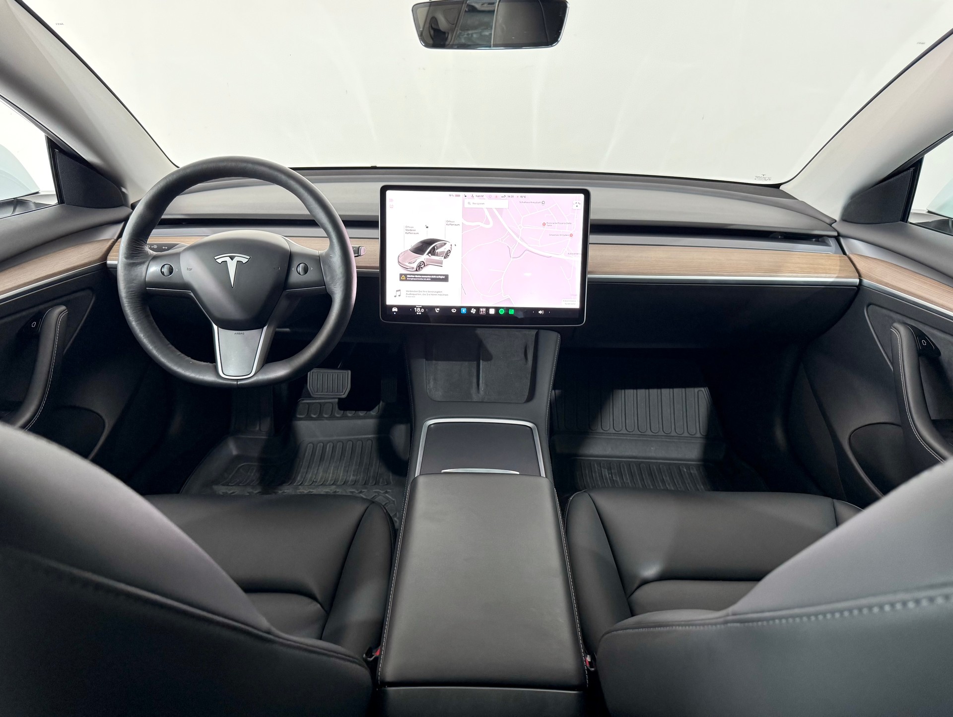 TESLA Model 3-image-7
