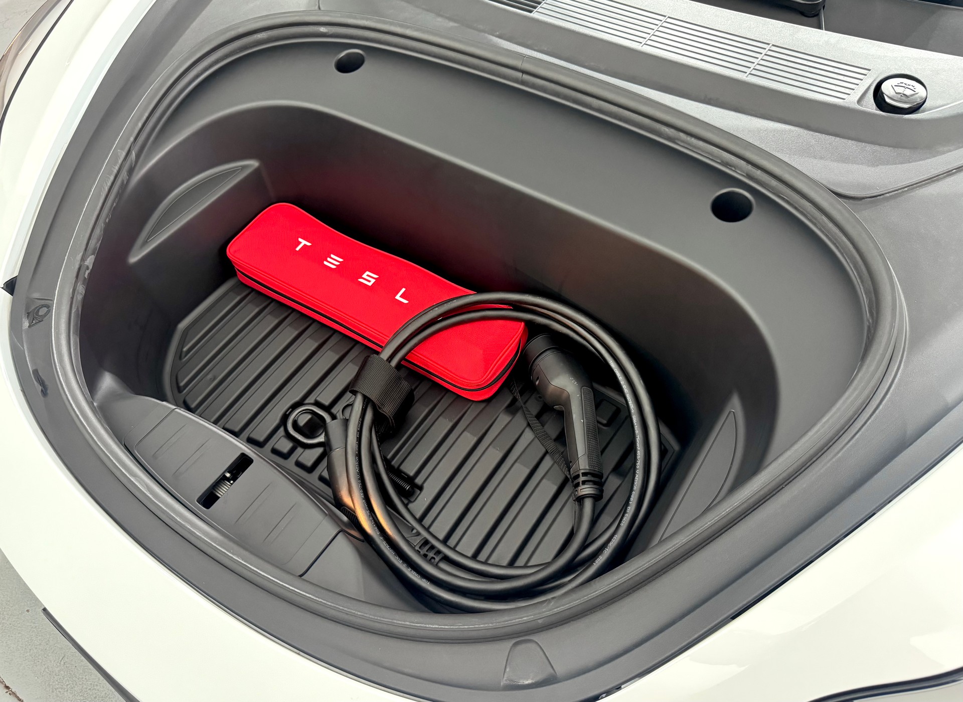 TESLA Model 3-image-11