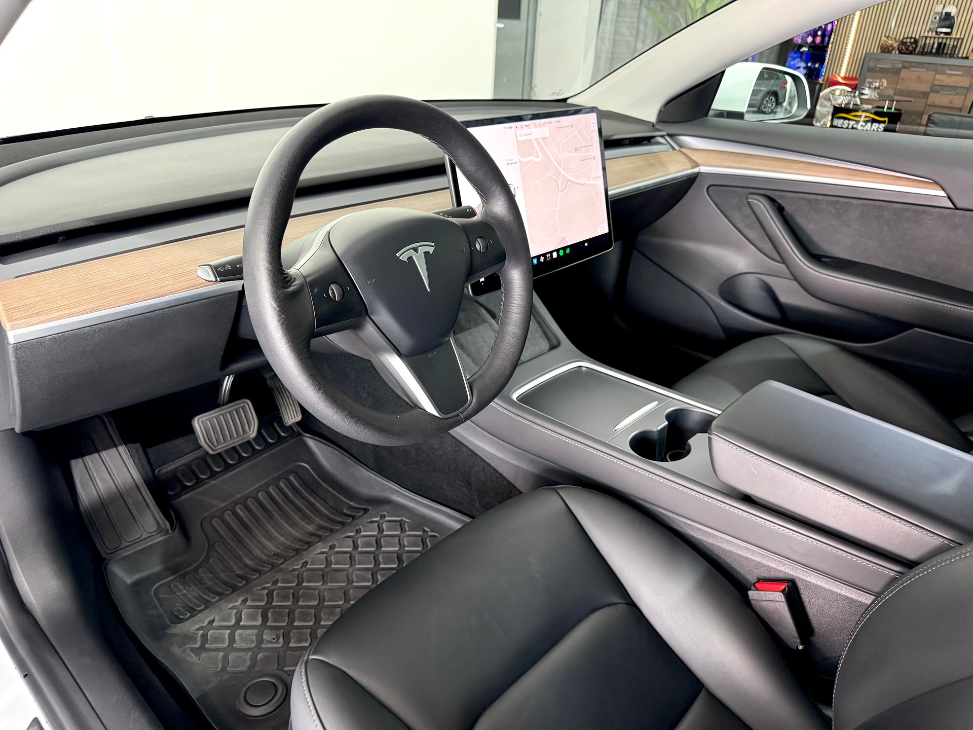 TESLA Model 3-image-8