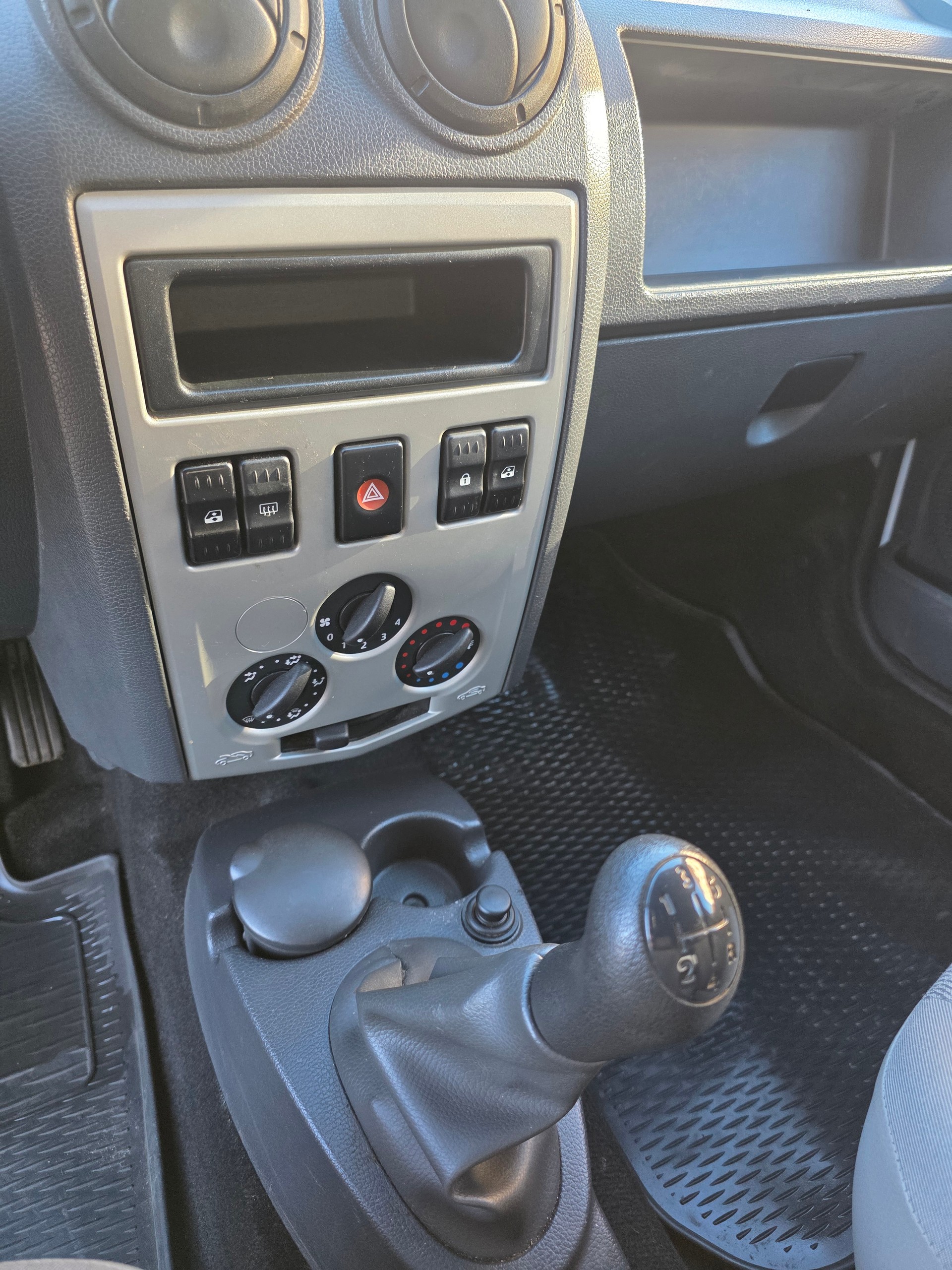 DACIA Logan 1.6 Van-image-6