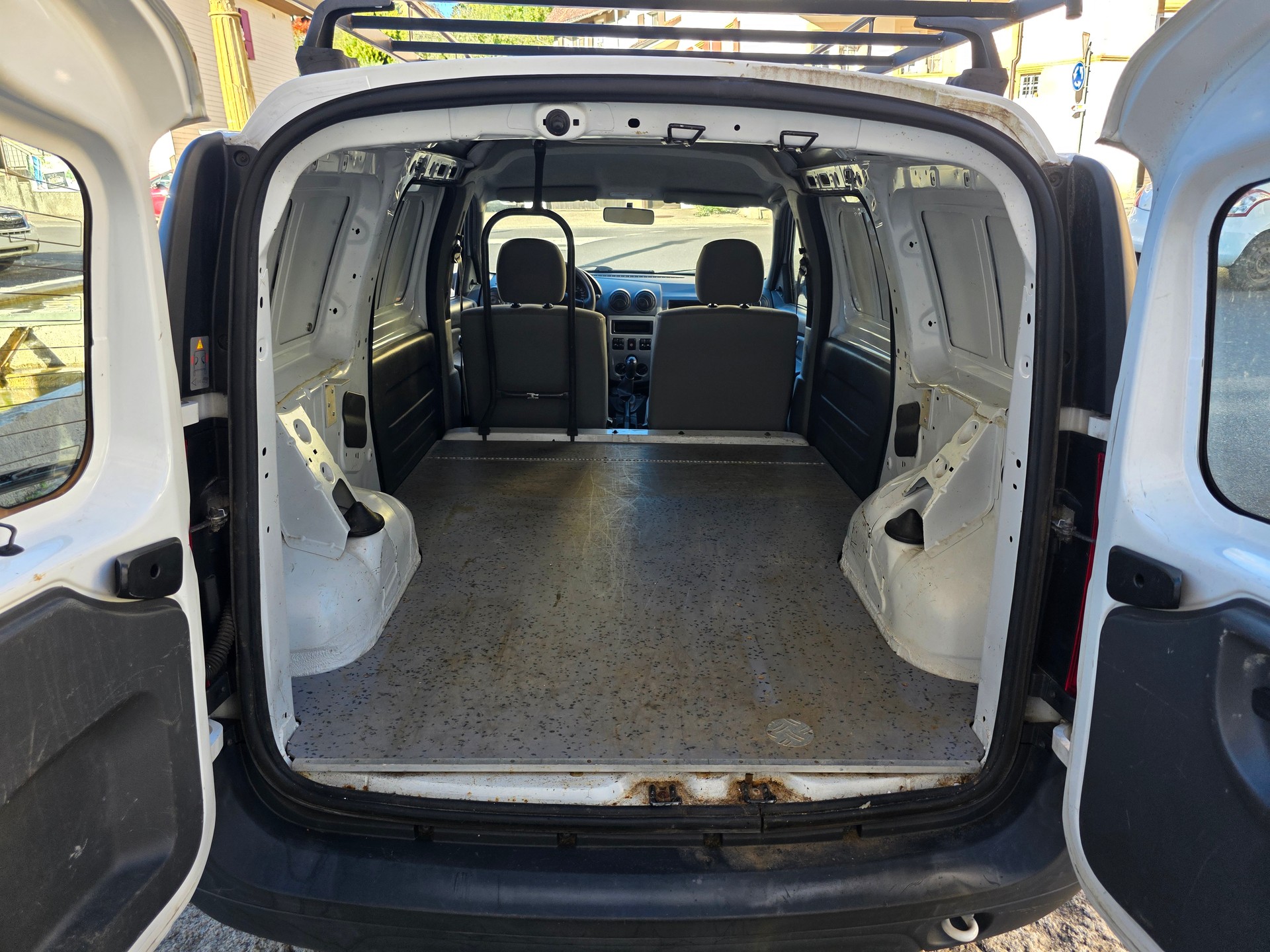 DACIA Logan 1.6 Van-image-8