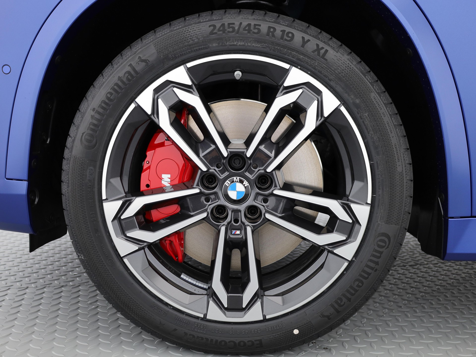 BMW iX1 30 xDrive-image-6