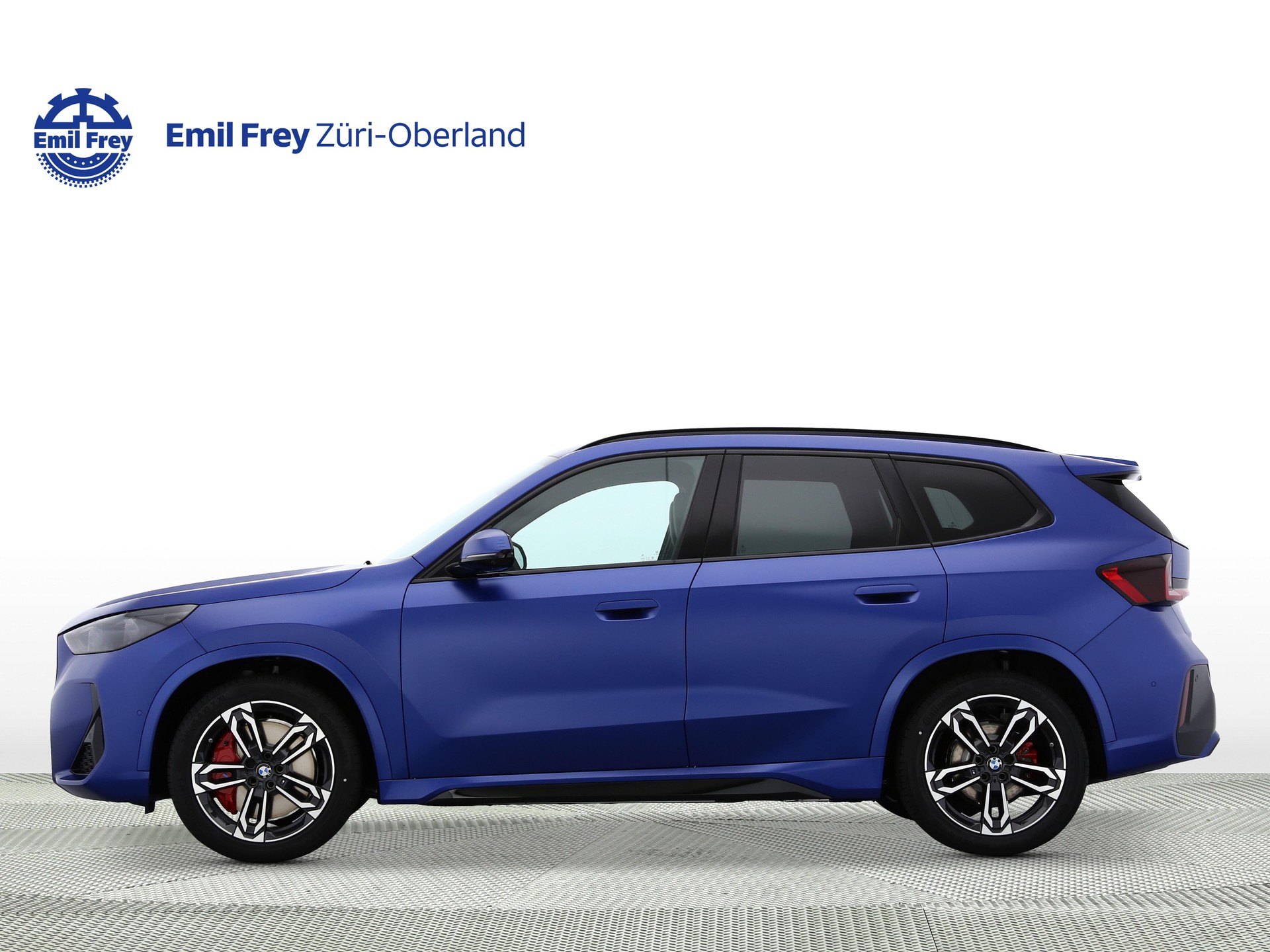 BMW iX1 30 xDrive-image-1