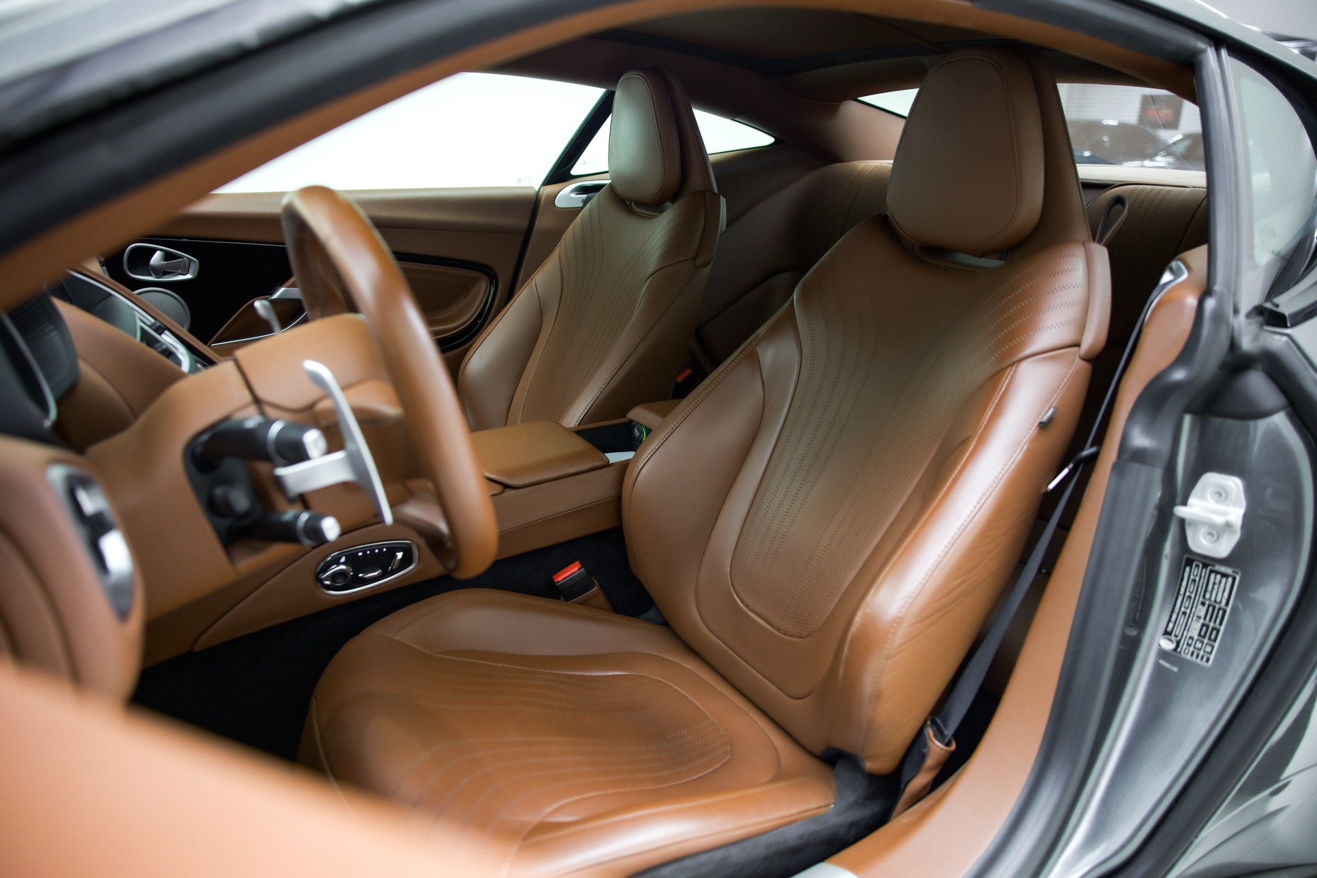 ASTON MARTIN DB11 V8 Touchtronic 3-image-6