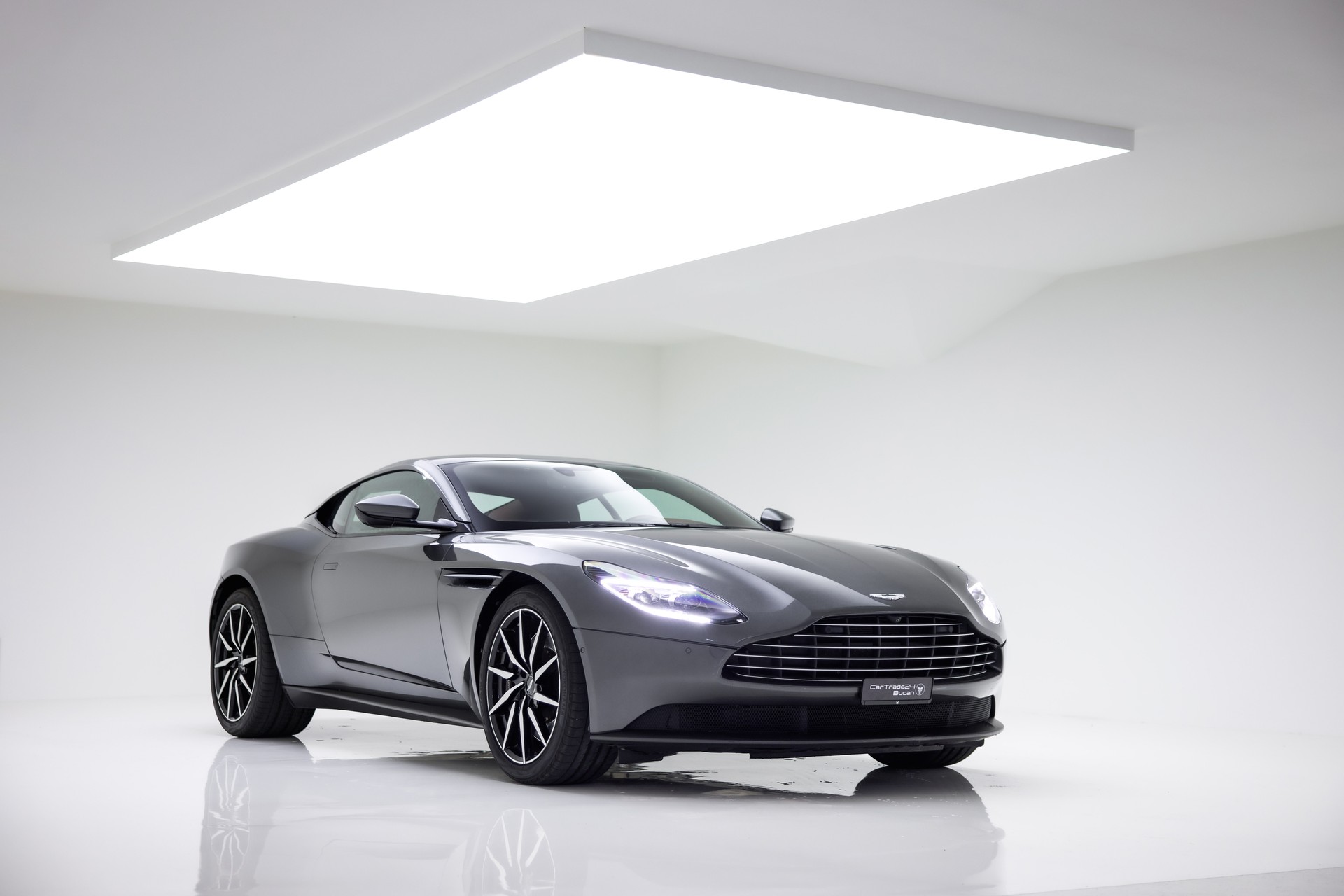 ASTON MARTIN DB11 V8 Touchtronic 3-image-2