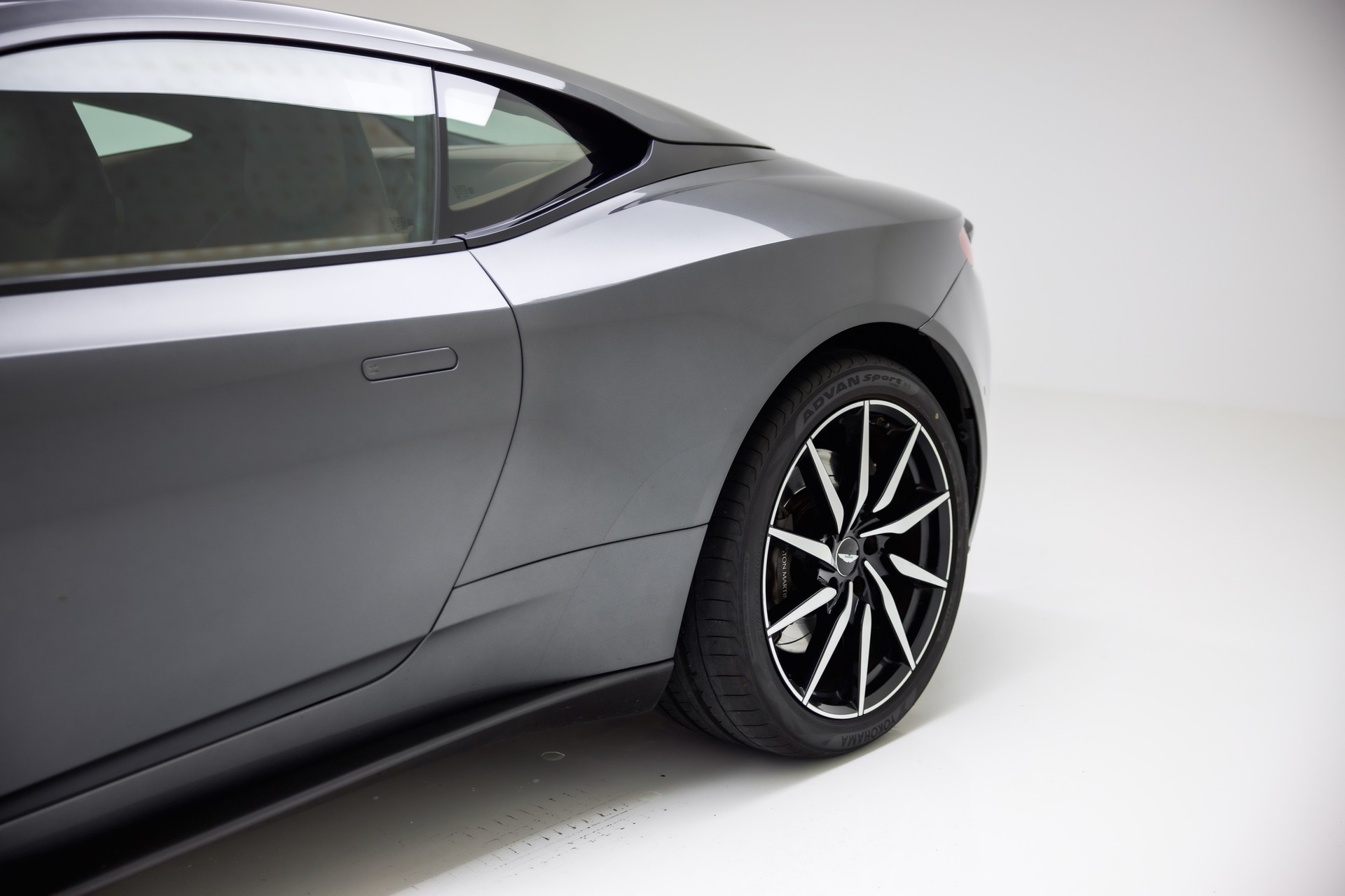 ASTON MARTIN DB11 V8 Touchtronic 3-image-11