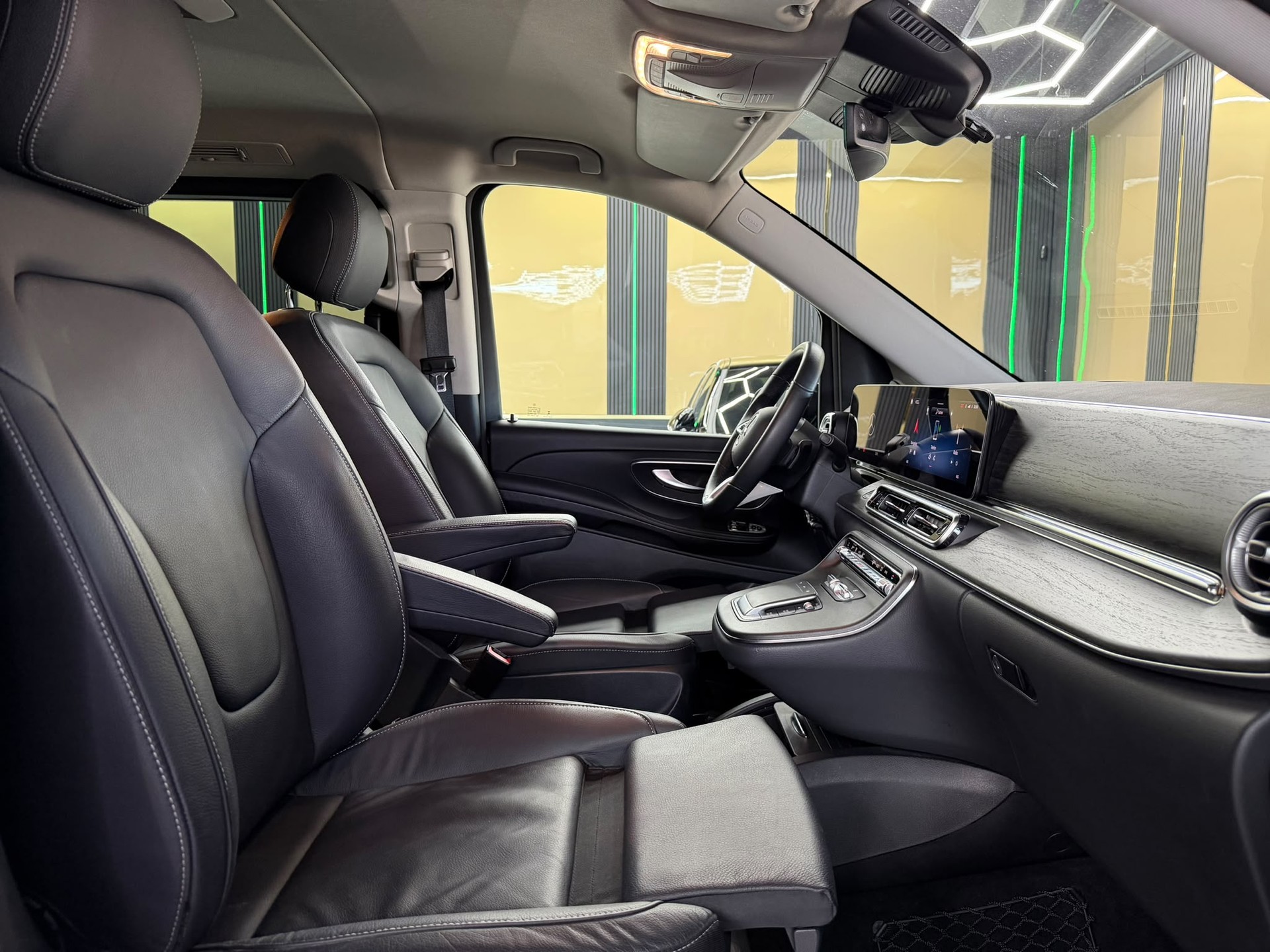 MERCEDES-BENZ V 250 d lang Avantgarde 4Matic G-Tronic-image-11