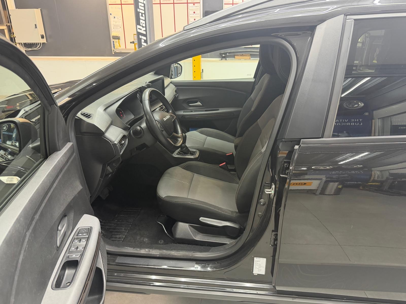 DACIA Jogger HEV 140 Expression-image-8