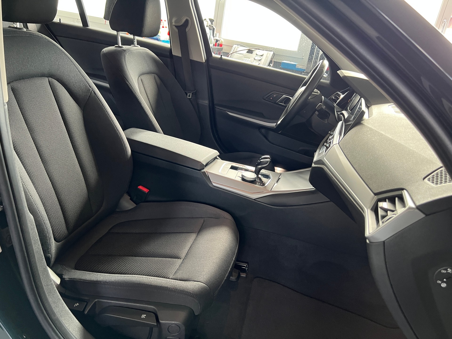 BMW 318d 48V Touring Steptronic-image-6