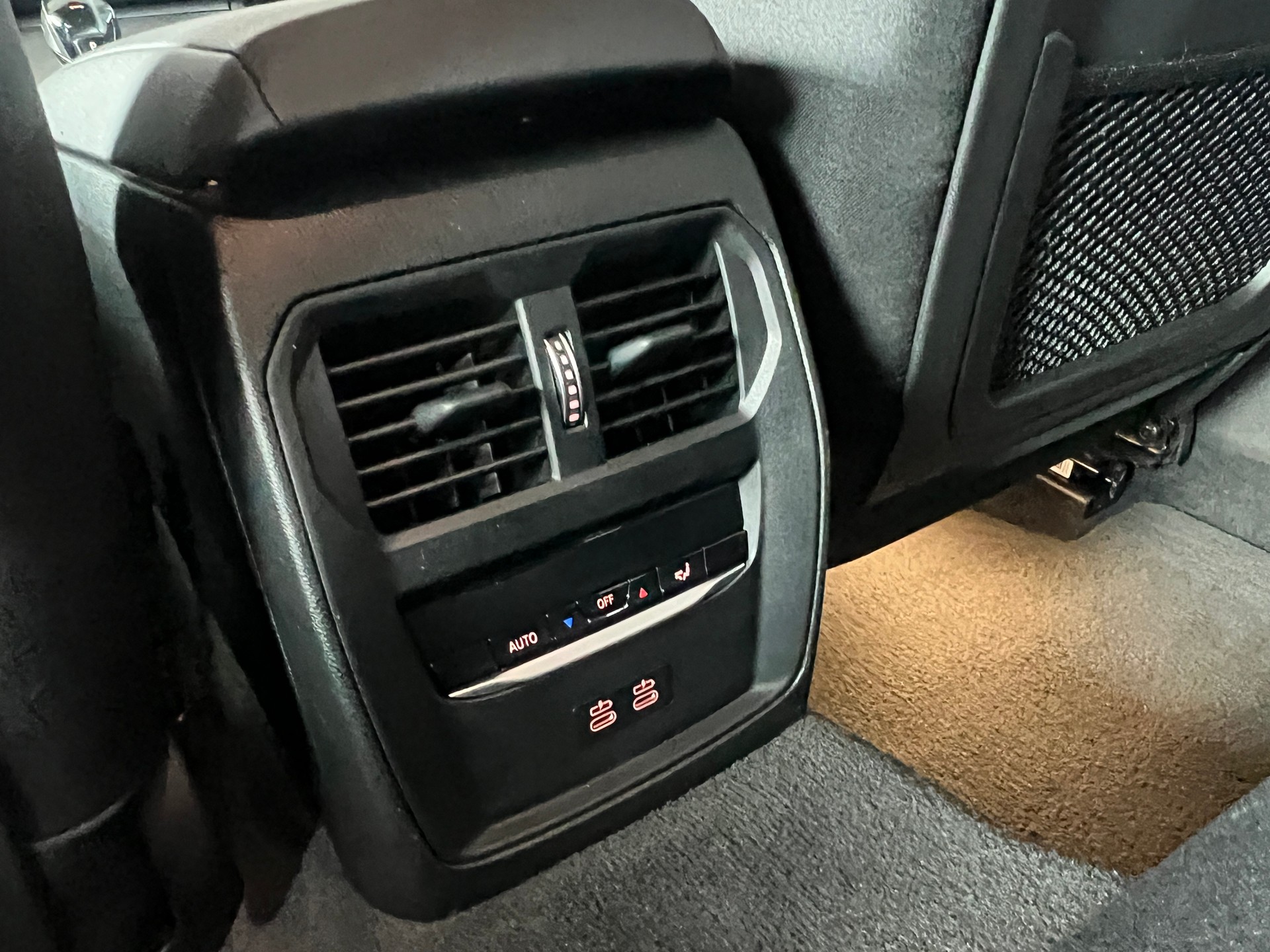 BMW 318d 48V Touring Steptronic-image-10