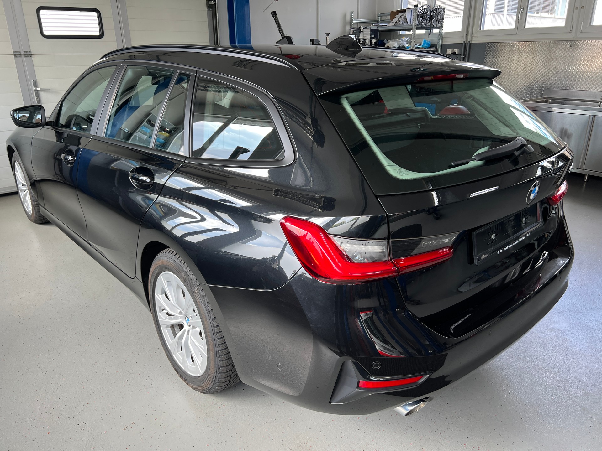 BMW 318d 48V Touring Steptronic-image-2