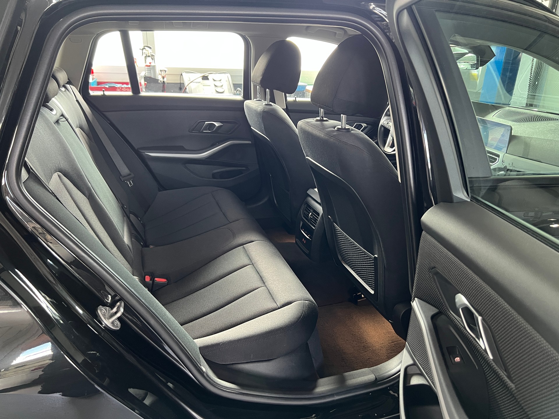 BMW 318d 48V Touring Steptronic-image-8