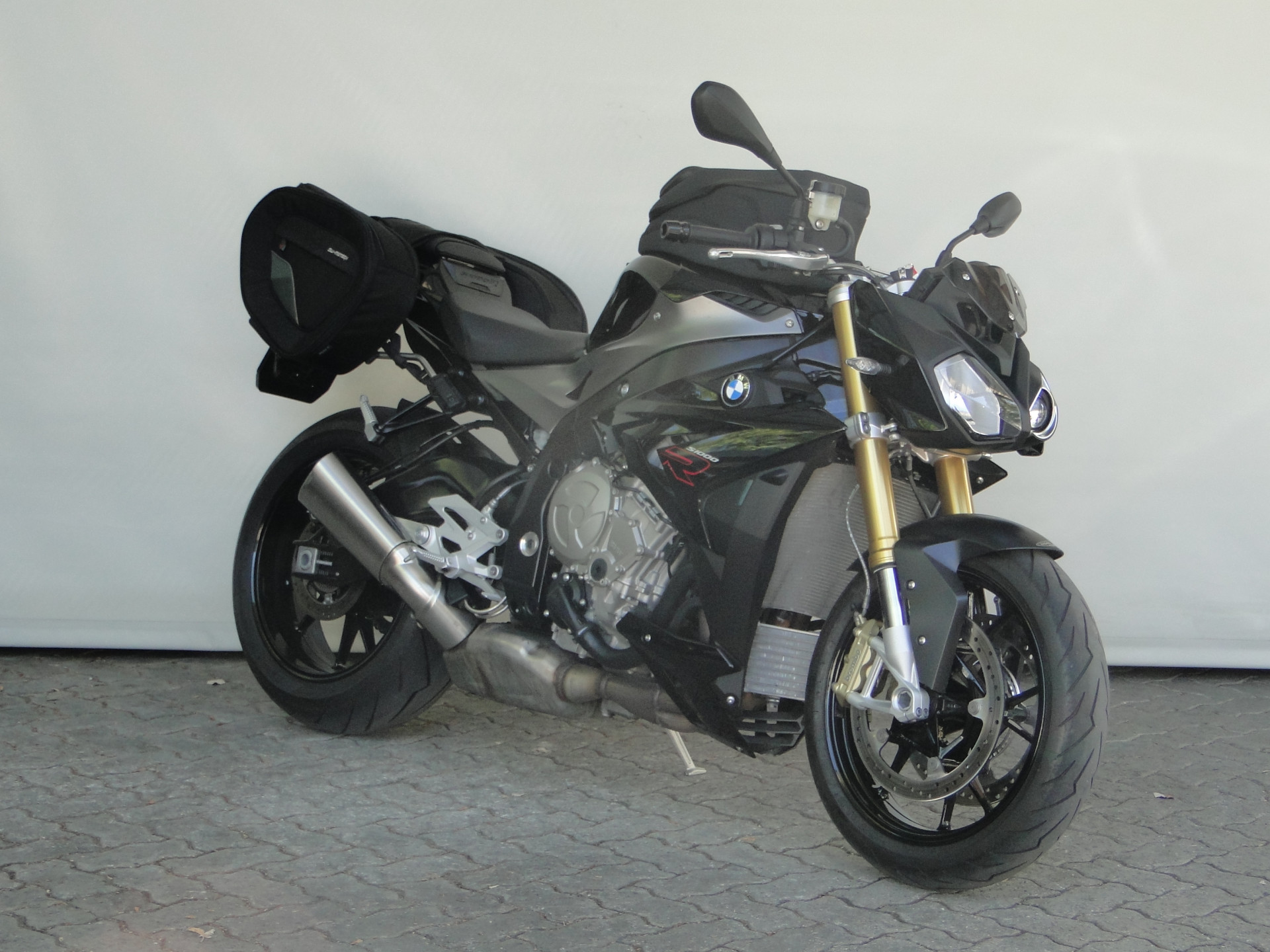 BMW S 1000 R ab MFK, ab Service-showroom-element-2