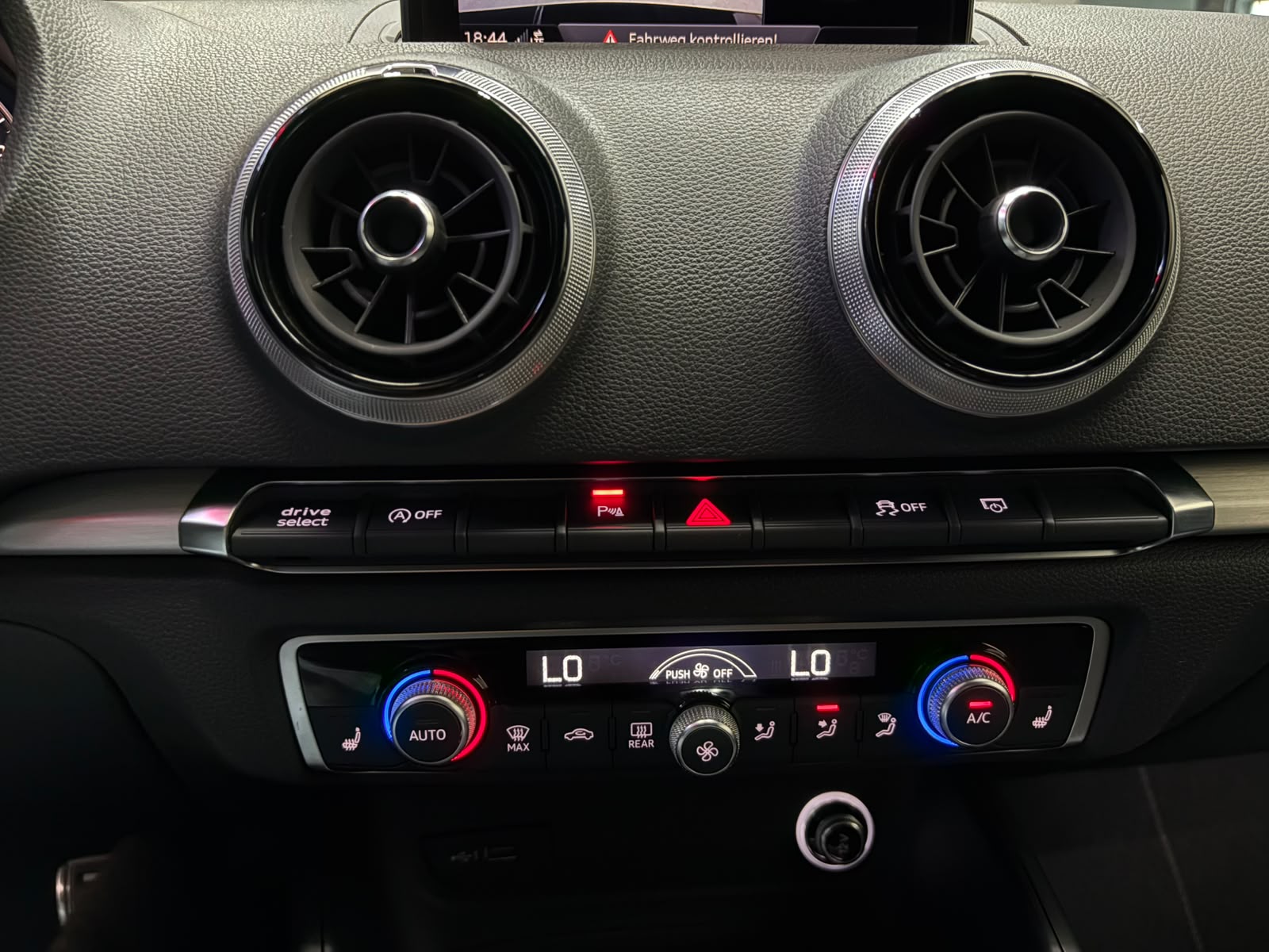 AUDI A3 Sportback 40 TFSI Sport quattro S-tronic-image-22
