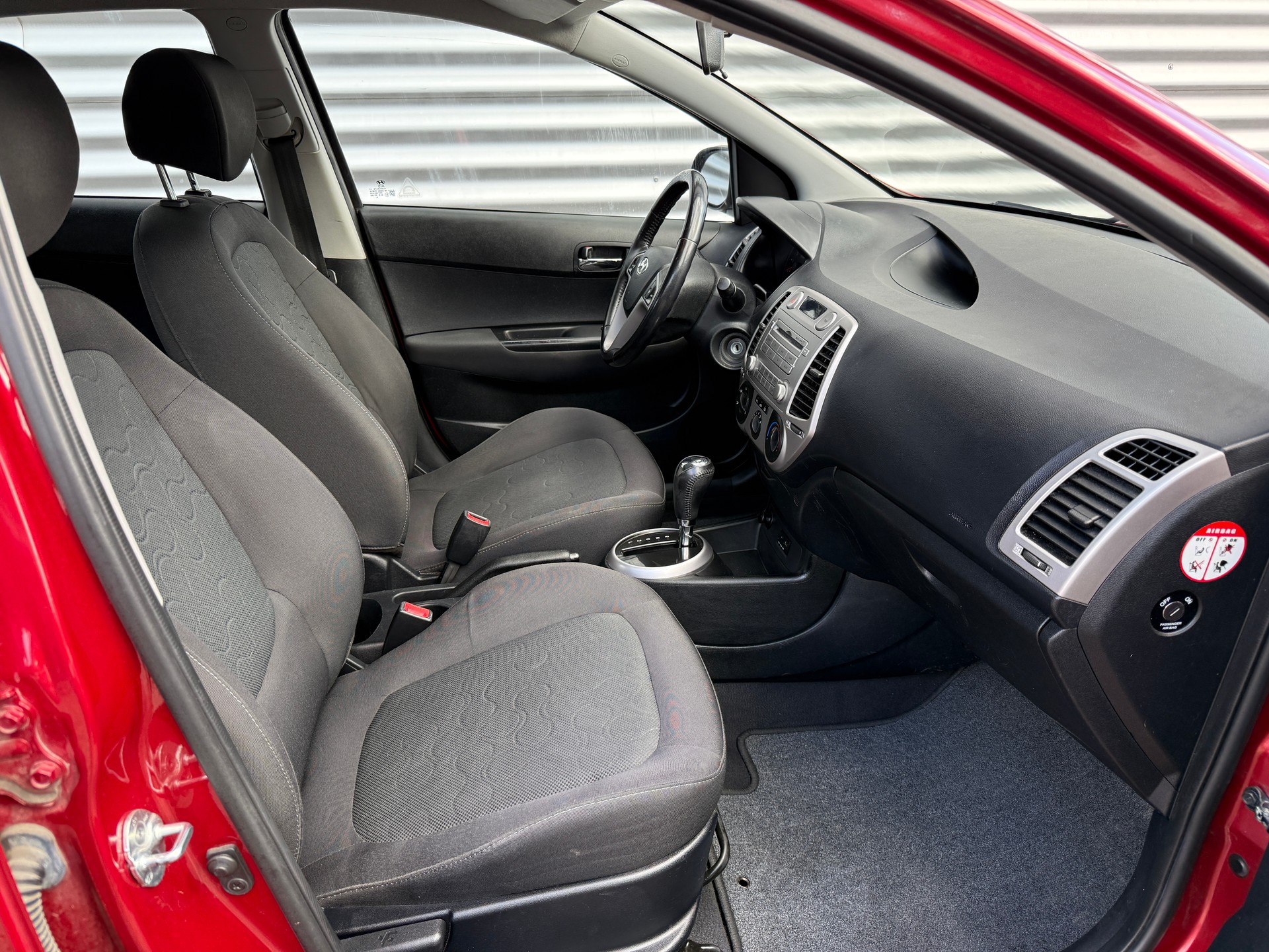 HYUNDAI i20 1.4 Style Automatic-image-6
