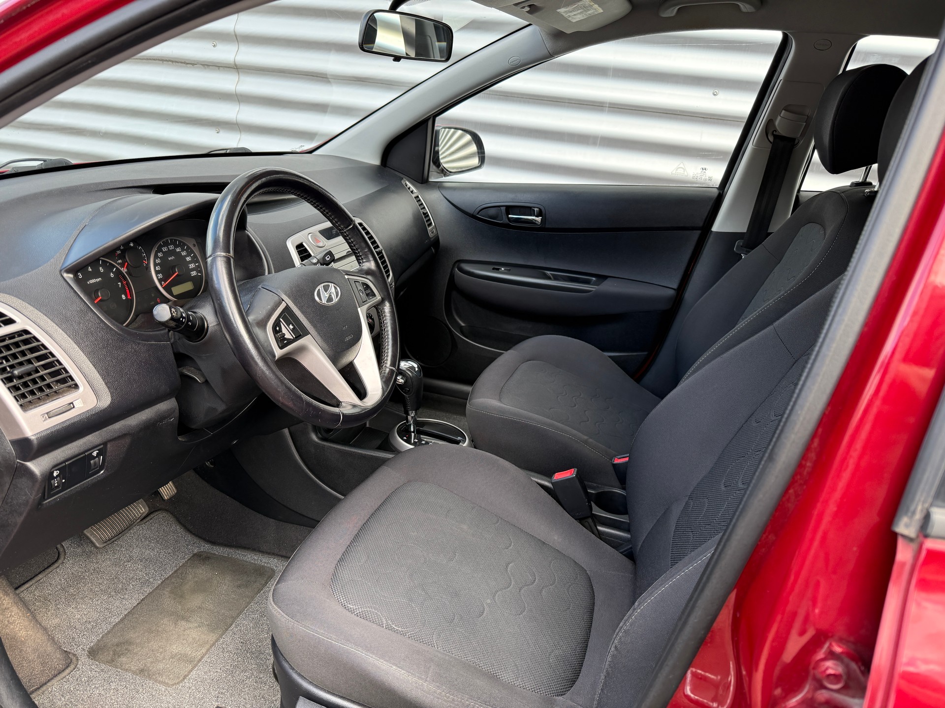 HYUNDAI i20 1.4 Style Automatic-image-14
