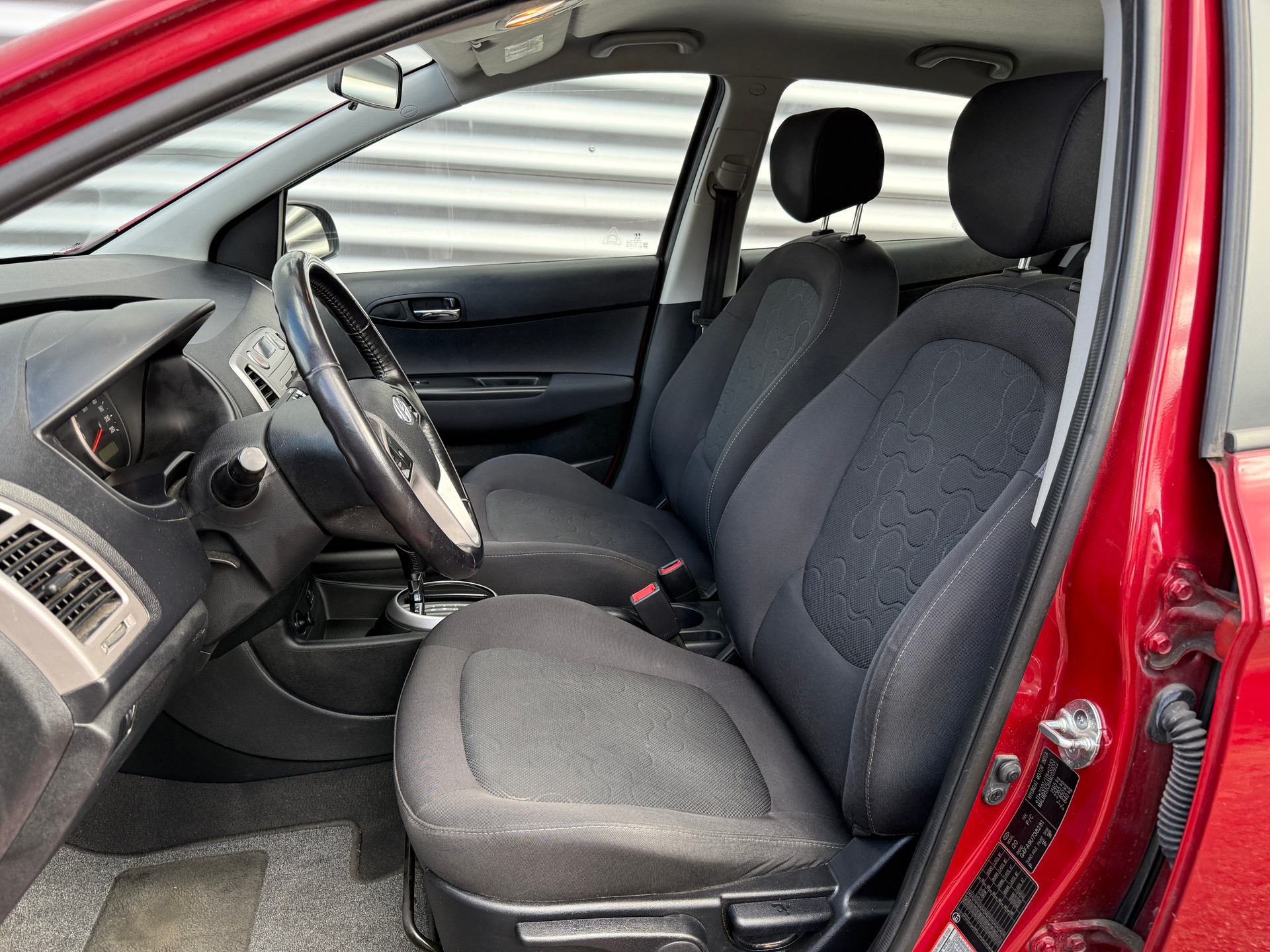 HYUNDAI i20 1.4 Style Automatic-image-3