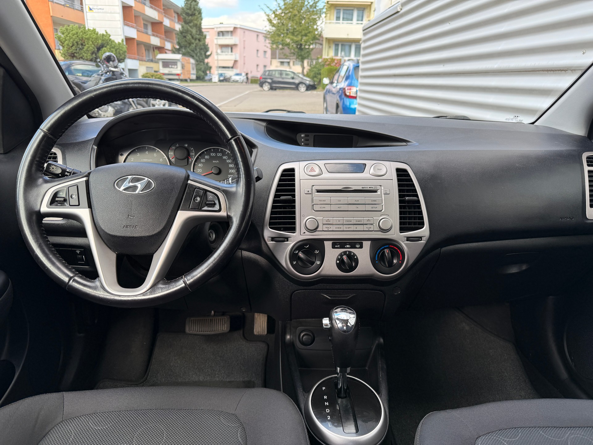 HYUNDAI i20 1.4 Style Automatic-image-5