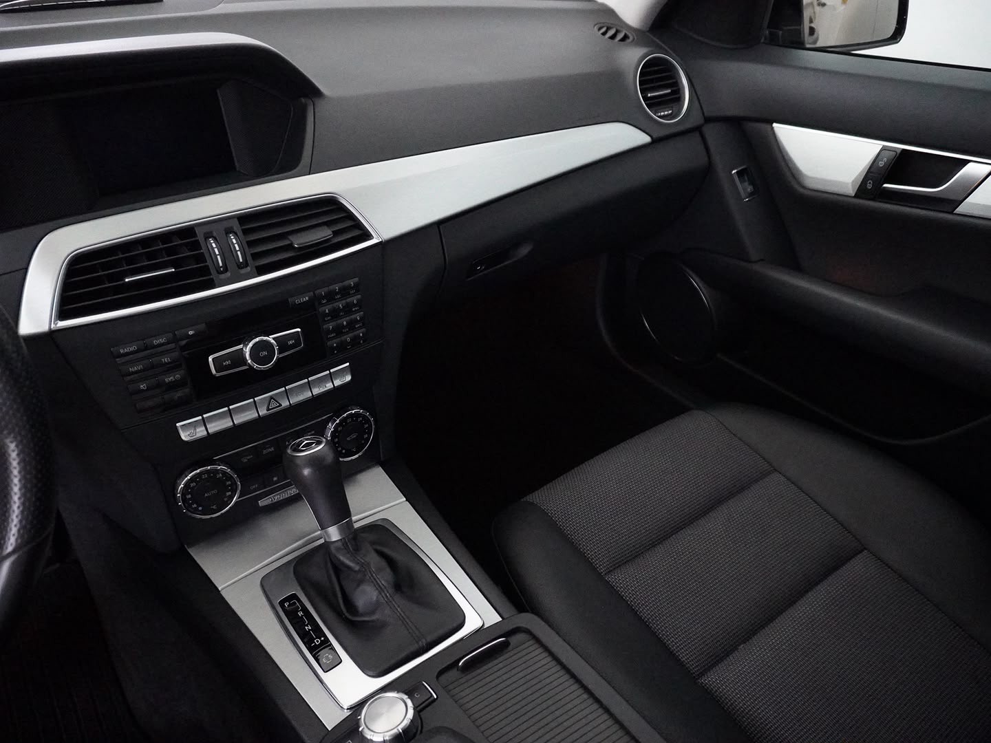 MERCEDES-BENZ C 180 Avantgarde 7G-Tronic-image-7