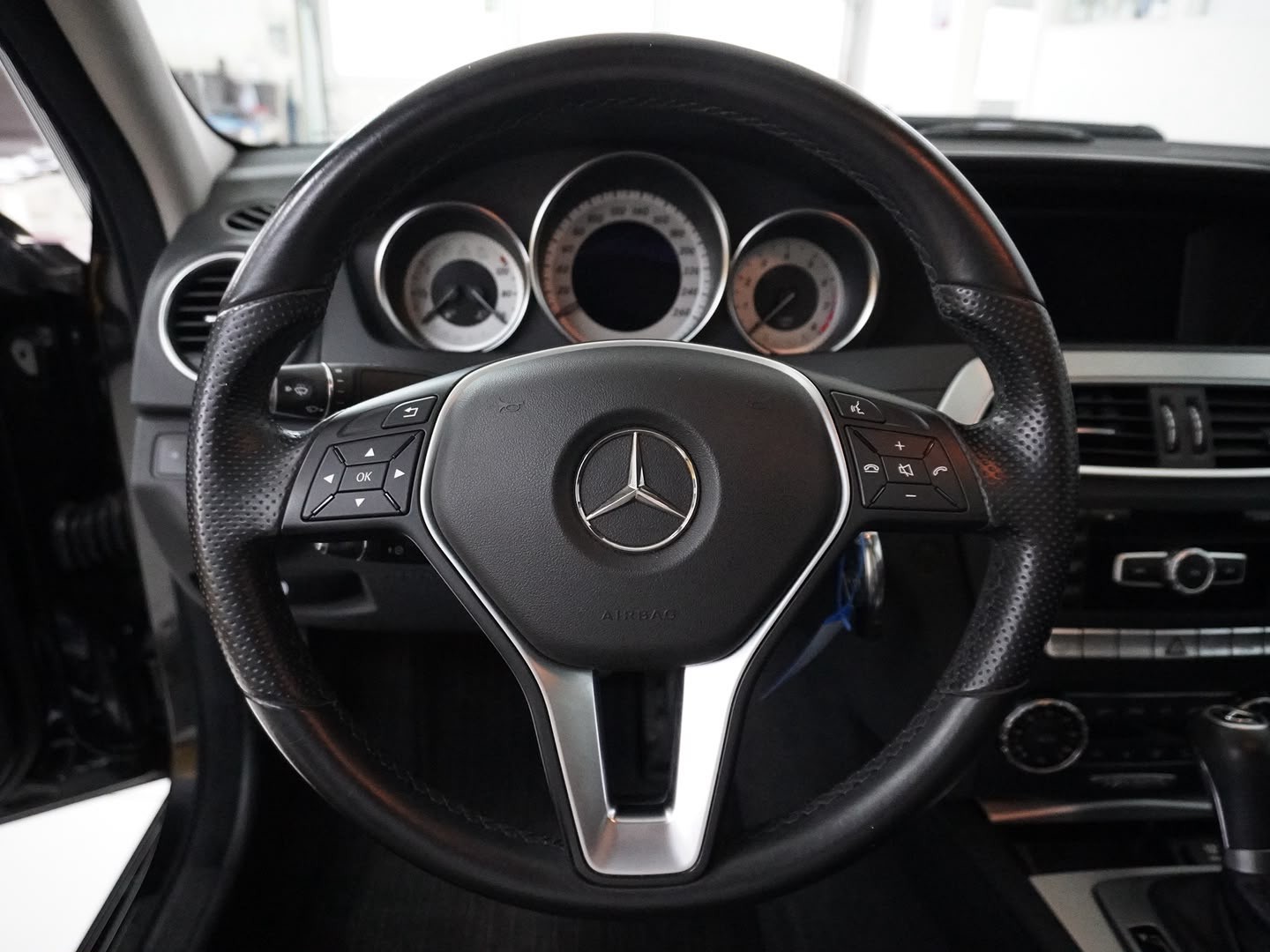 MERCEDES-BENZ C 180 Avantgarde 7G-Tronic-image-10