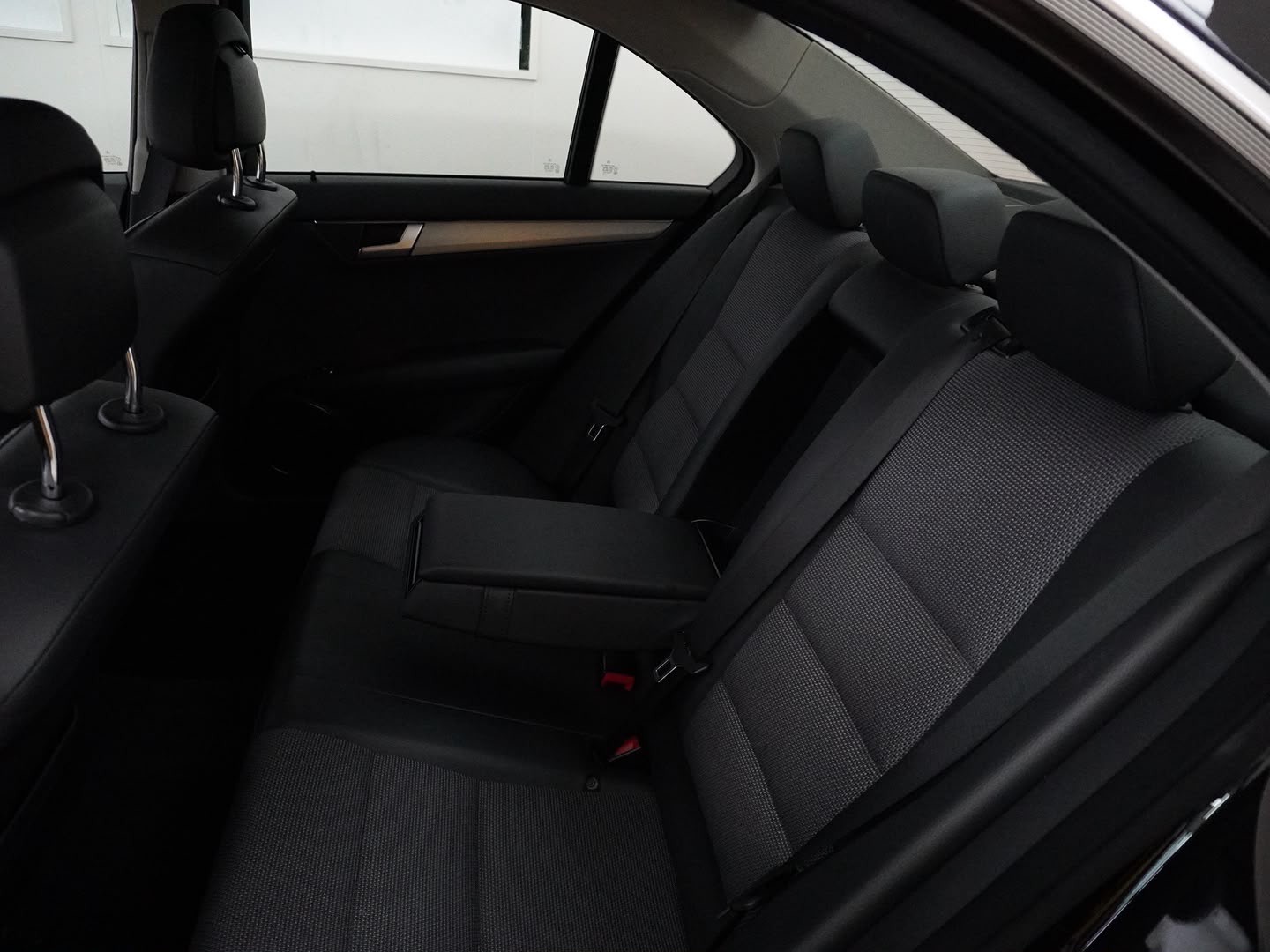 MERCEDES-BENZ C 180 Avantgarde 7G-Tronic-image-4