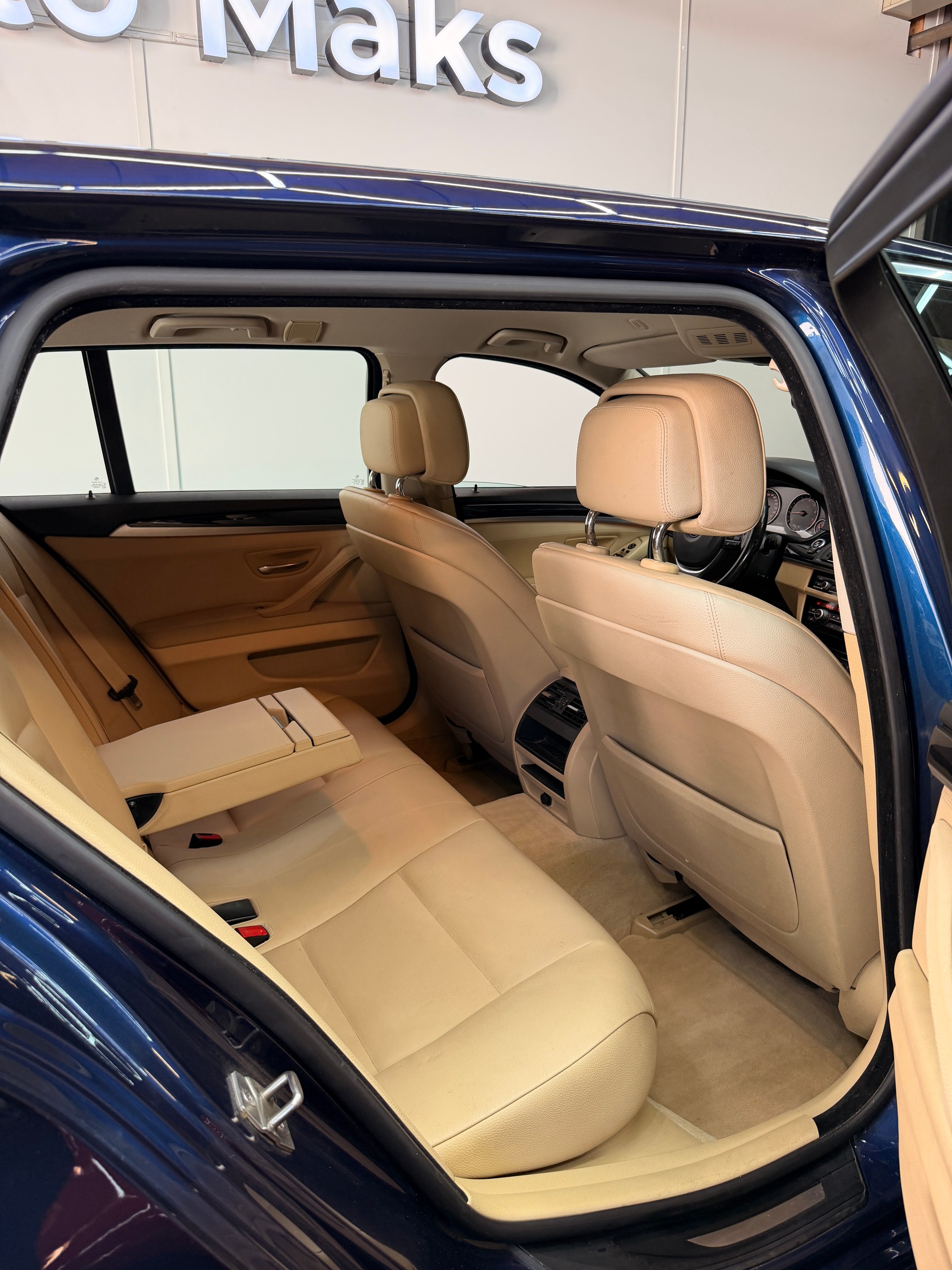 BMW 528i xDrive Touring Steptronic-image-5