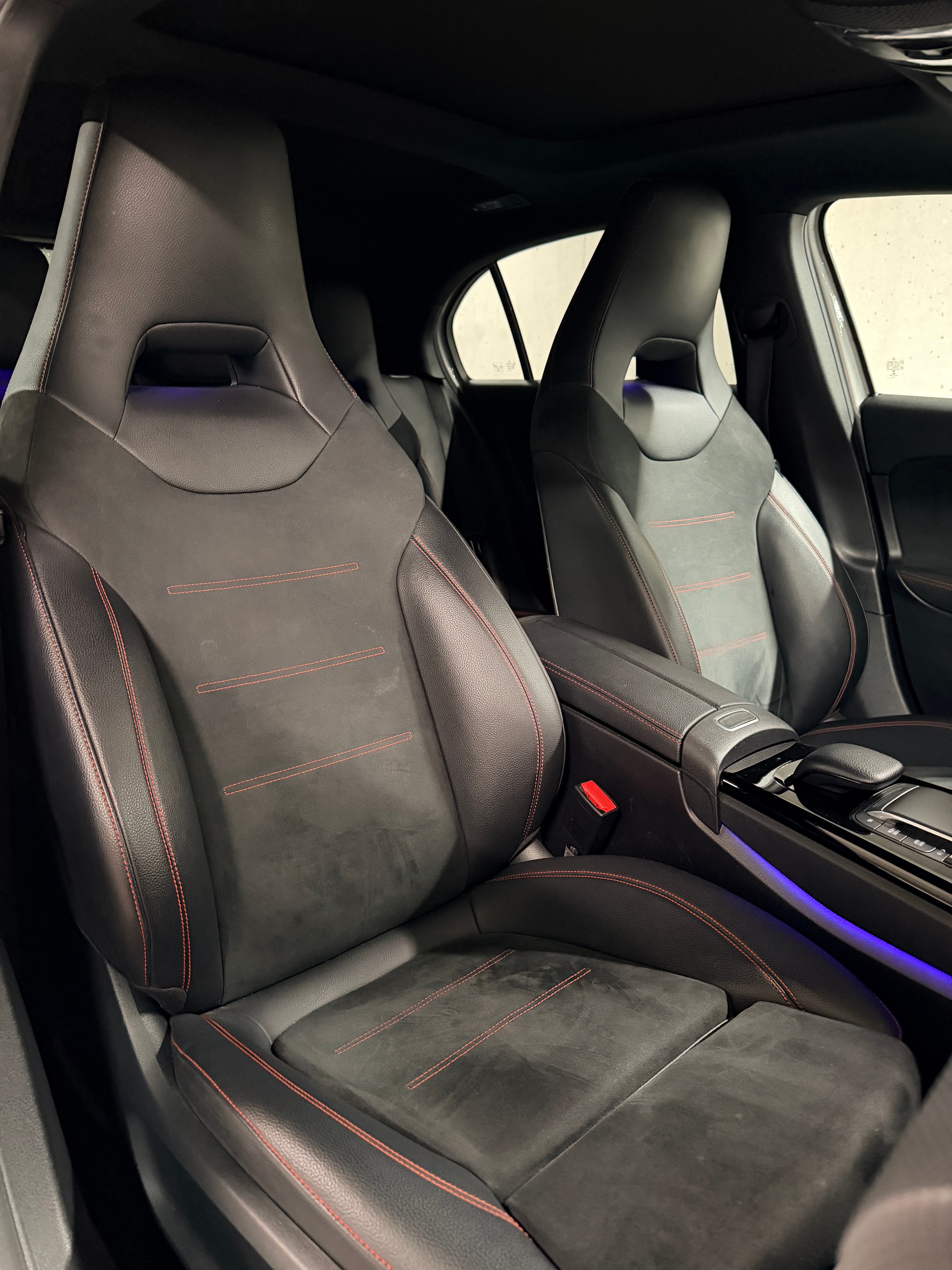 MERCEDES-BENZ A 220 AMG Line 7G-DCT 4Matic-image-21