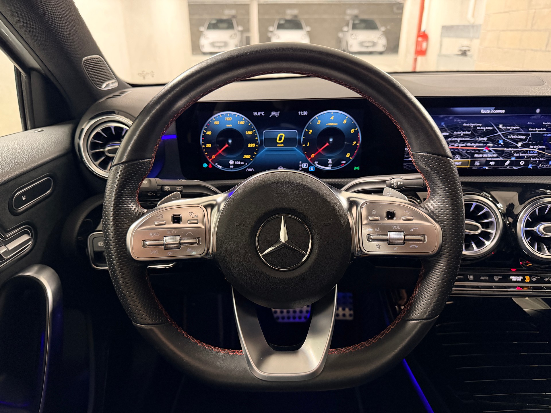 MERCEDES-BENZ A 220 AMG Line 7G-DCT 4Matic-image-11