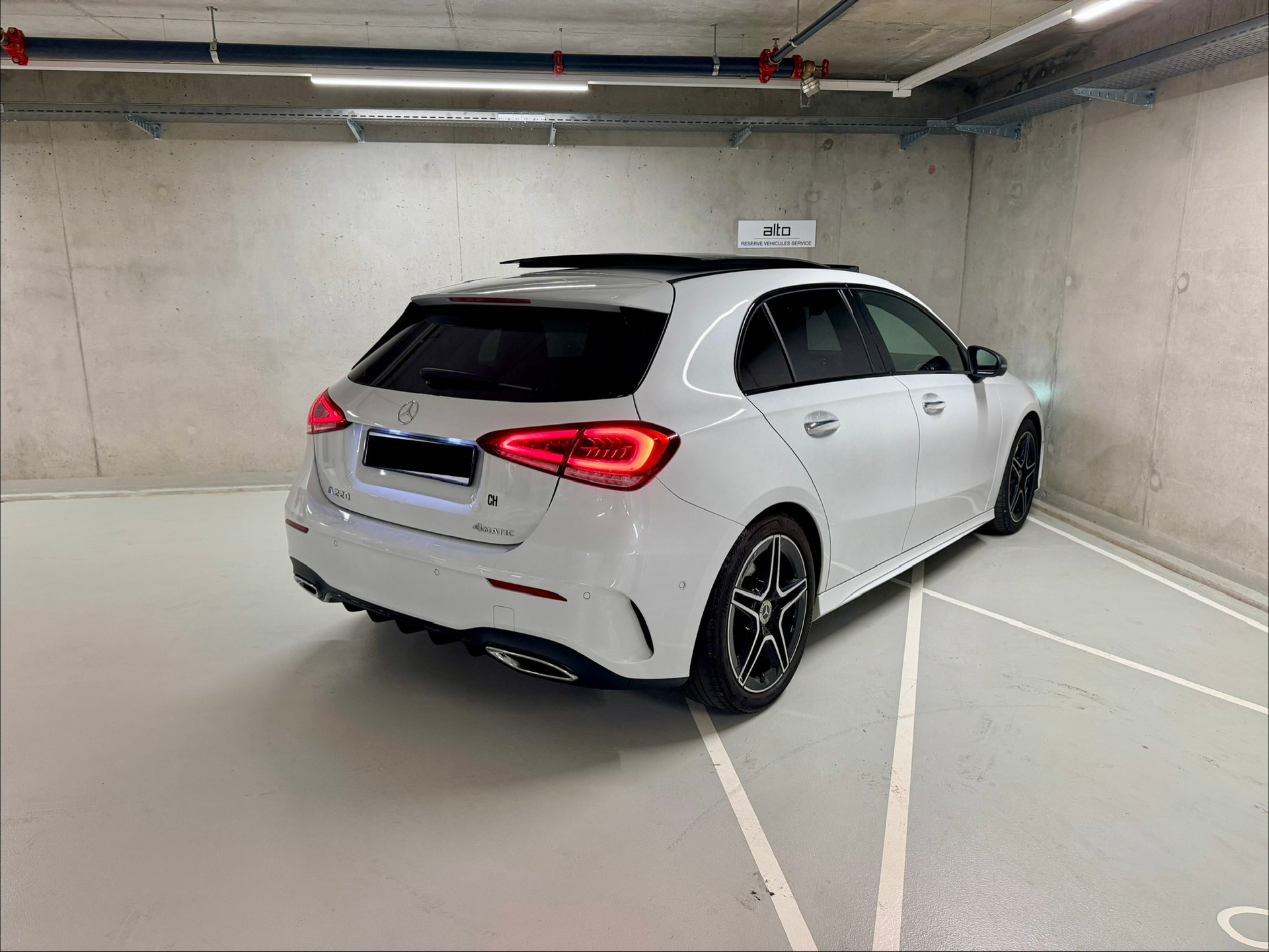 MERCEDES-BENZ A 220 AMG Line 7G-DCT 4Matic-image-4