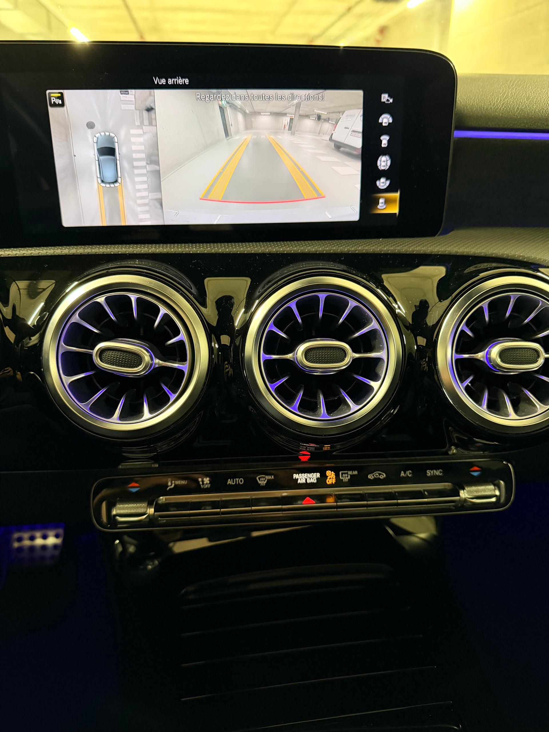 MERCEDES-BENZ A 220 AMG Line 7G-DCT 4Matic-image-12