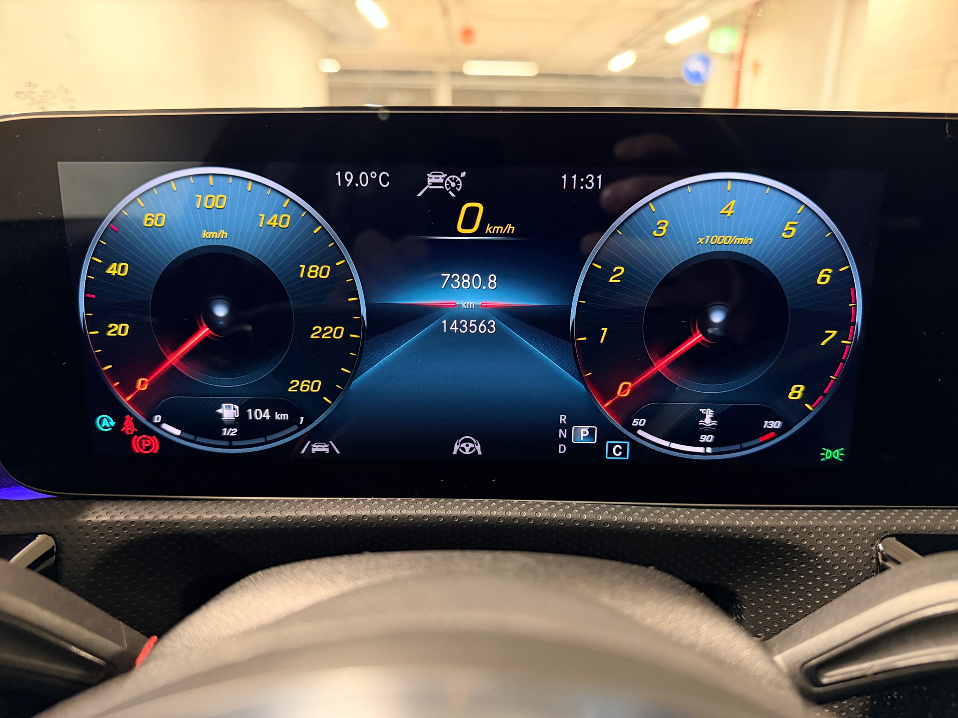 MERCEDES-BENZ A 220 AMG Line 7G-DCT 4Matic-image-10
