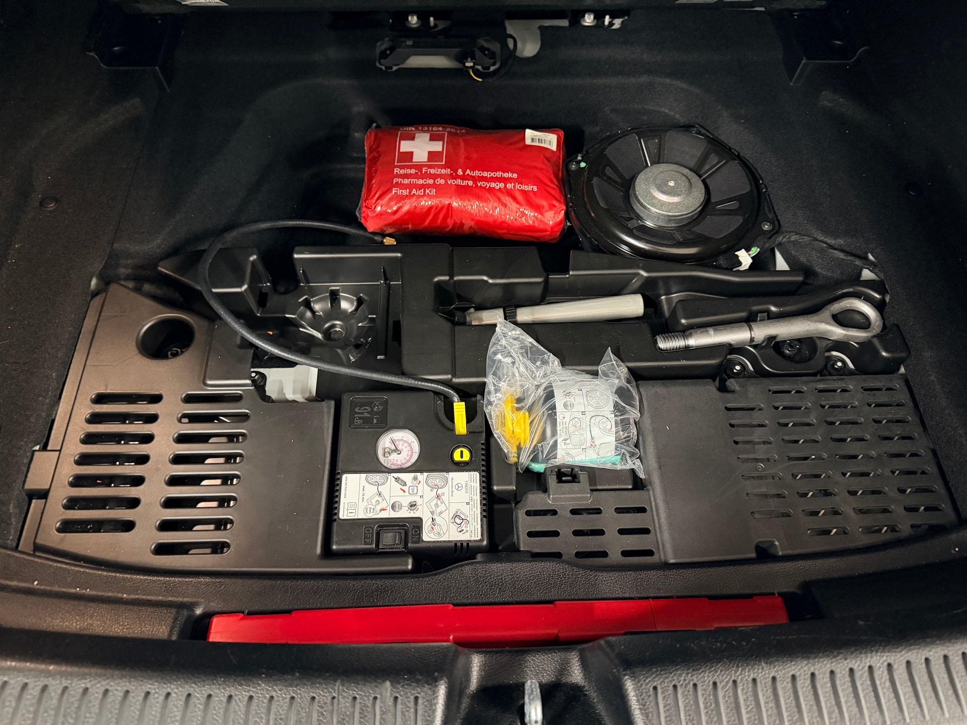 MERCEDES-BENZ A 220 AMG Line 7G-DCT 4Matic-image-18
