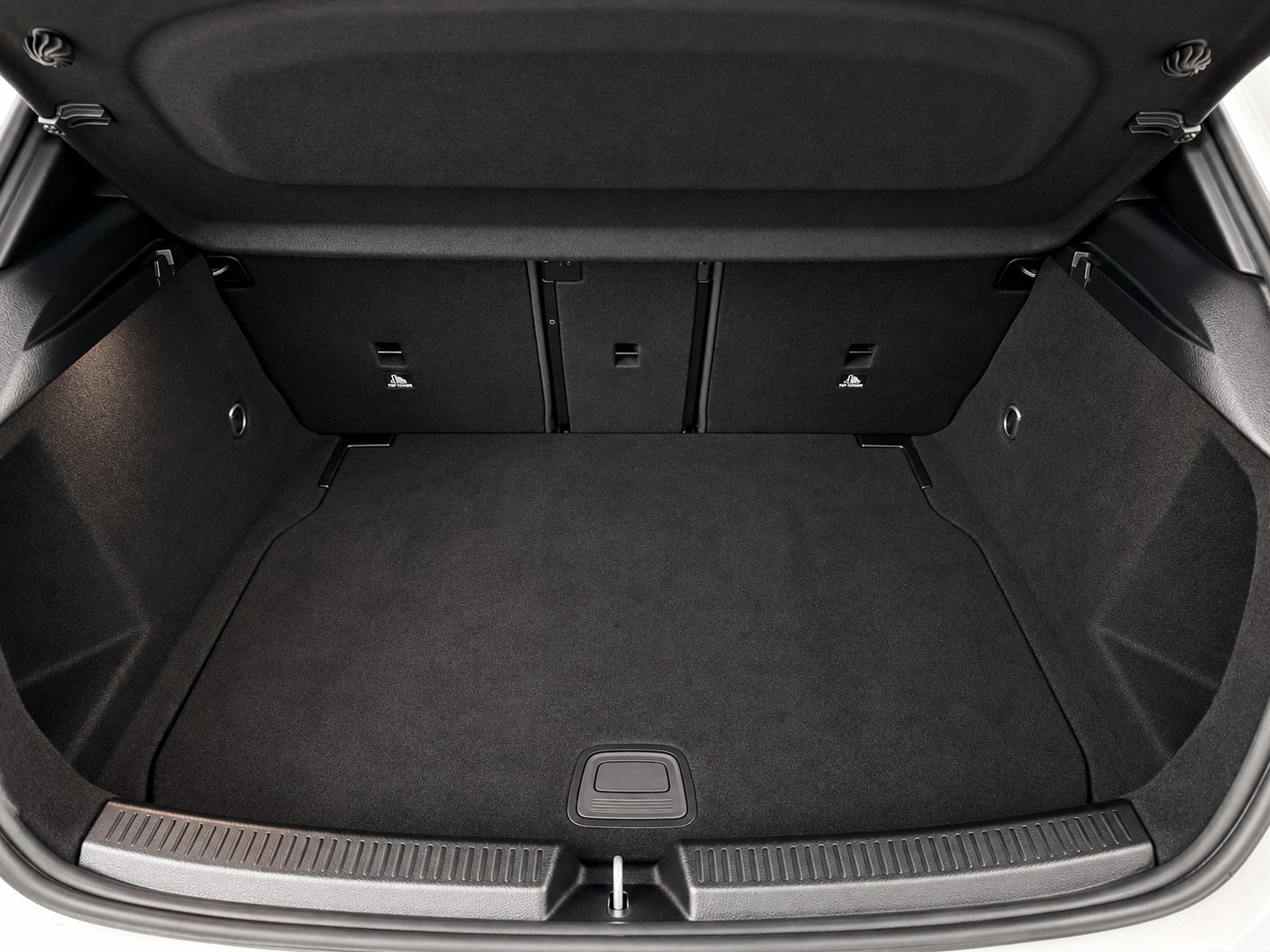 MERCEDES-BENZ A 220 AMG Line 7G-DCT 4Matic-image-17