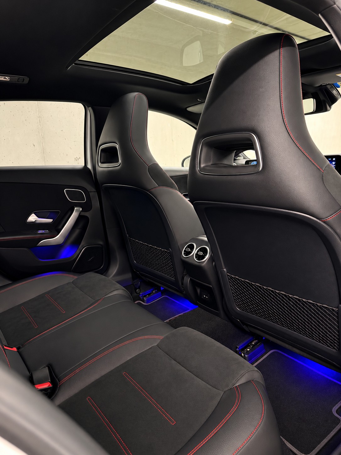 MERCEDES-BENZ A 220 AMG Line 7G-DCT 4Matic-image-19