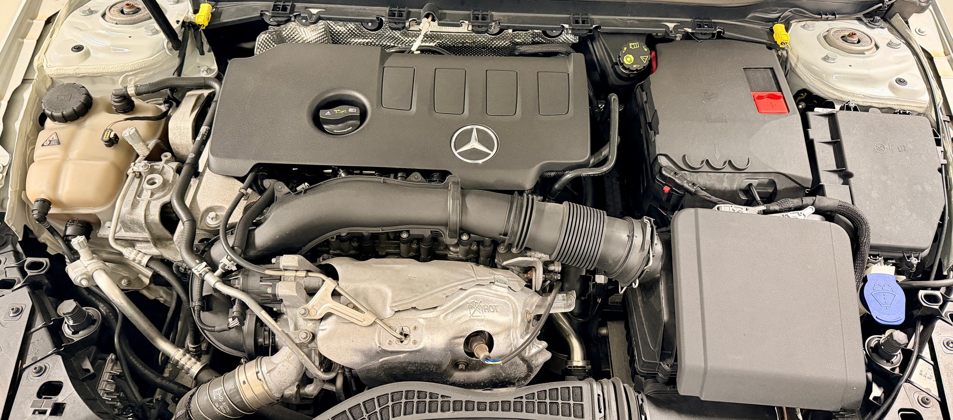 MERCEDES-BENZ A 220 AMG Line 7G-DCT 4Matic-image-26